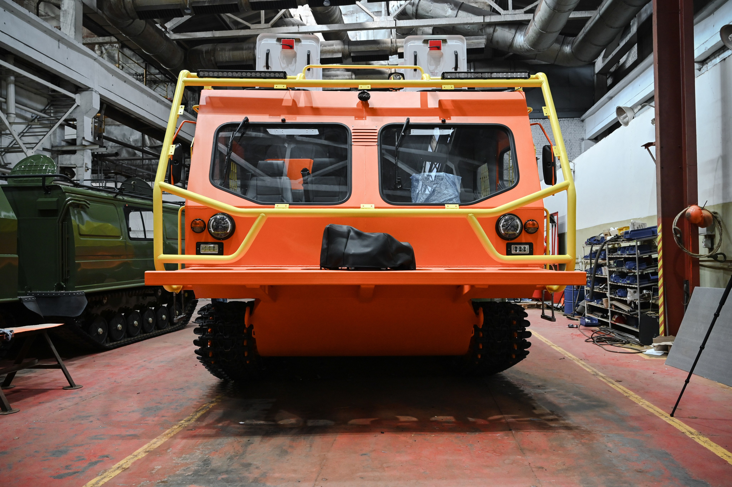 Плавающий гусеничный снегоболотоход ЗЗГТ-6039/6040. Фотограф Юсов Александр