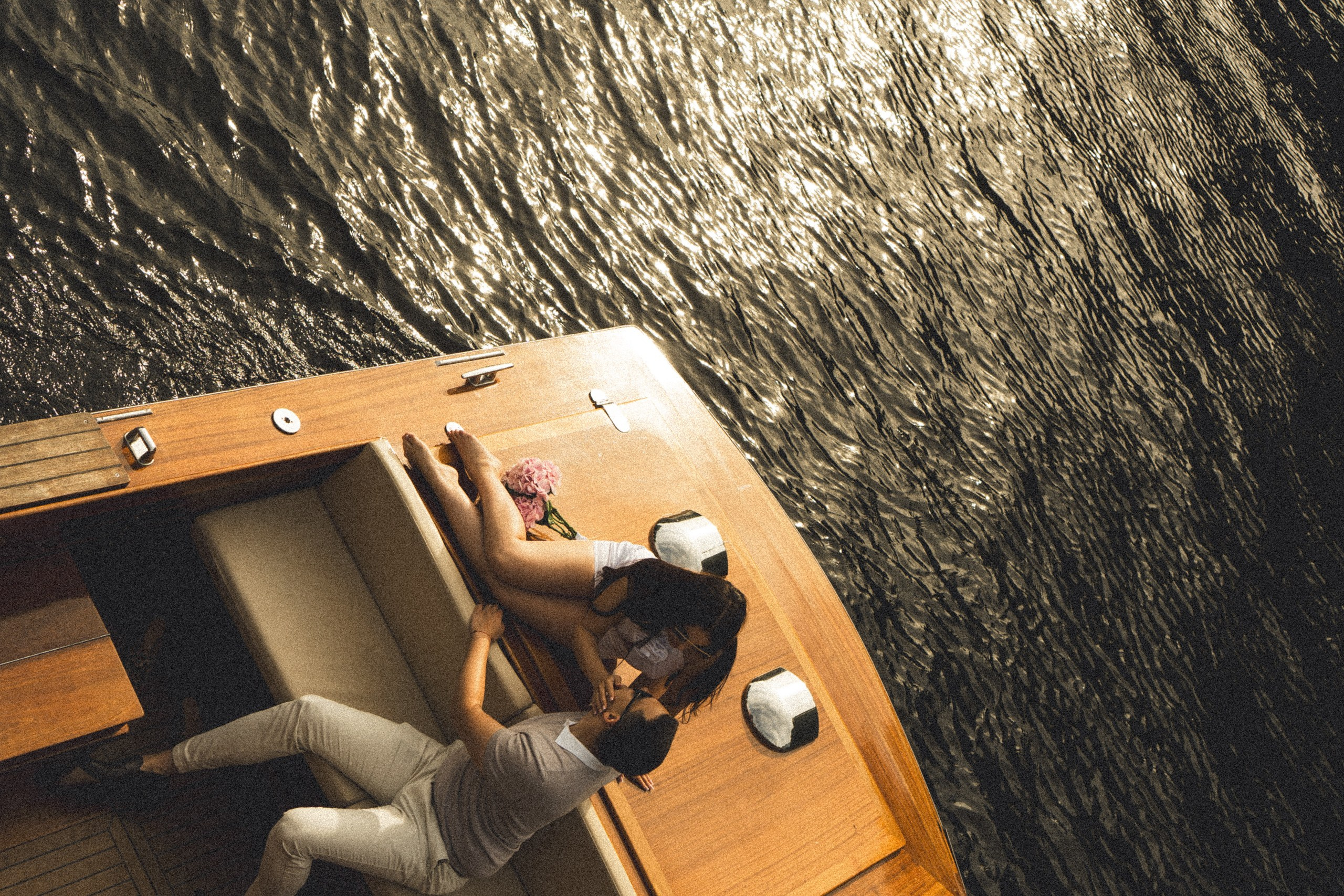 СВАДЕНБНАЯ СЬЕМКА НА КАТЕРЕ ПО КАНАЛАМ САНКТ-ПЕТЕРБУРГА И В АКВАТОРИИ НЕВЫ. Профессиональный фотограф, Санкт-Петербург — Виктория Богомолова