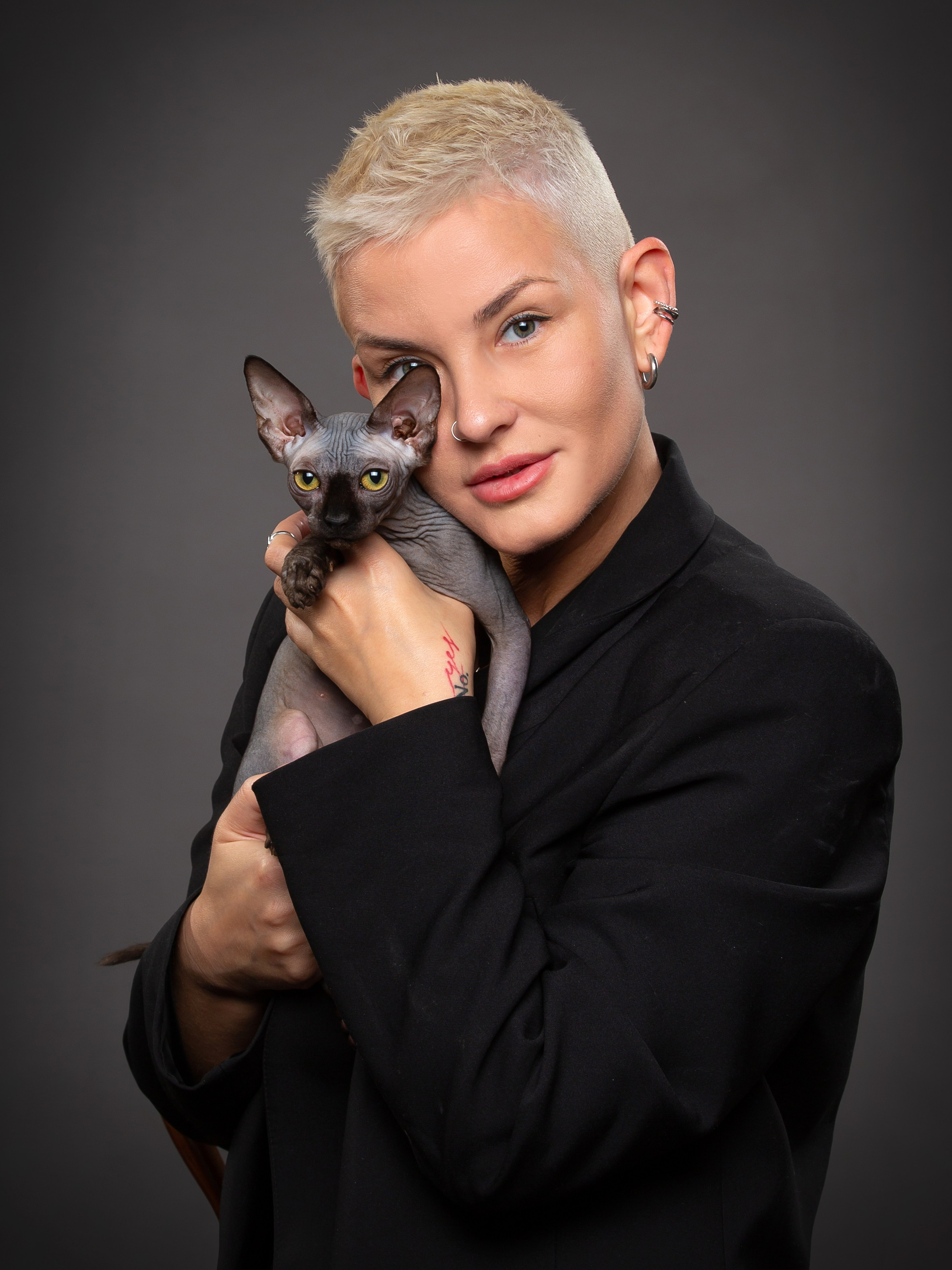 С кошкой. Фотограф Мария Кольцова