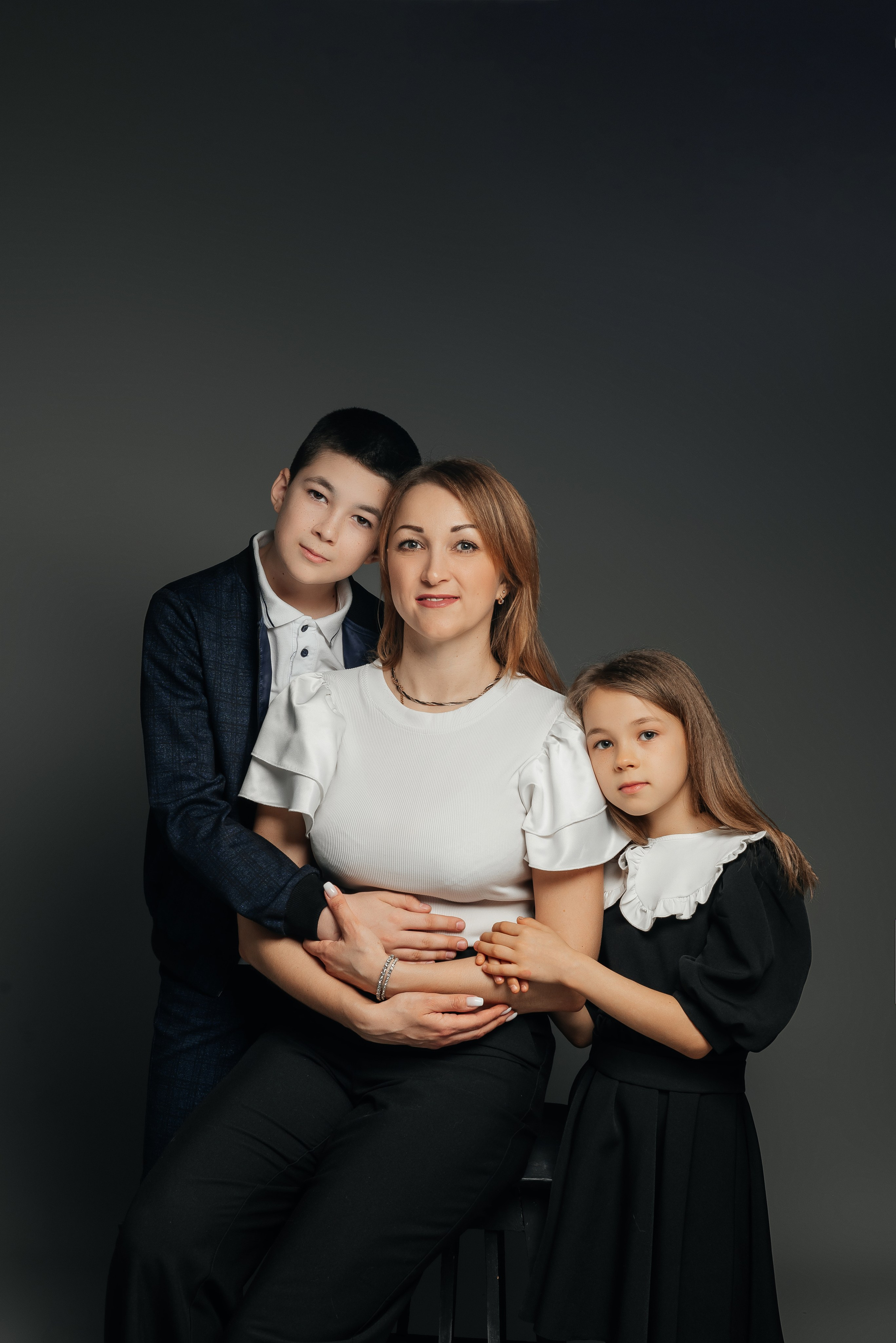 Фотосессия в стиле Vogue в фоновой студии (на однотонном фоне). Свадебный, семейный и школьный фотограф в Бийске Ксения Мамаева