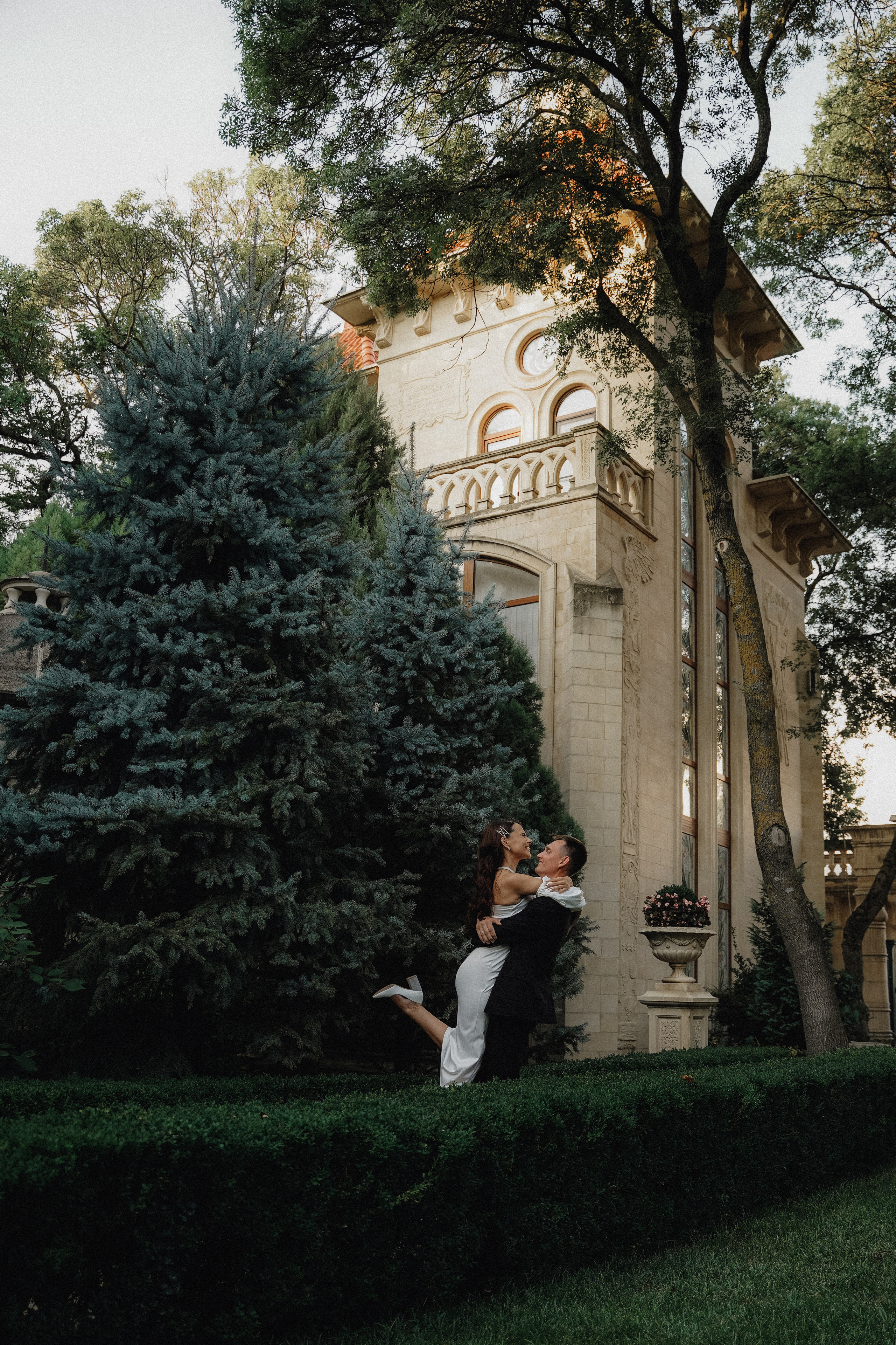 Свадьба в Геленджике в старом парке. VISUAL ARTIST · KRONGAUZ ANASTASIA