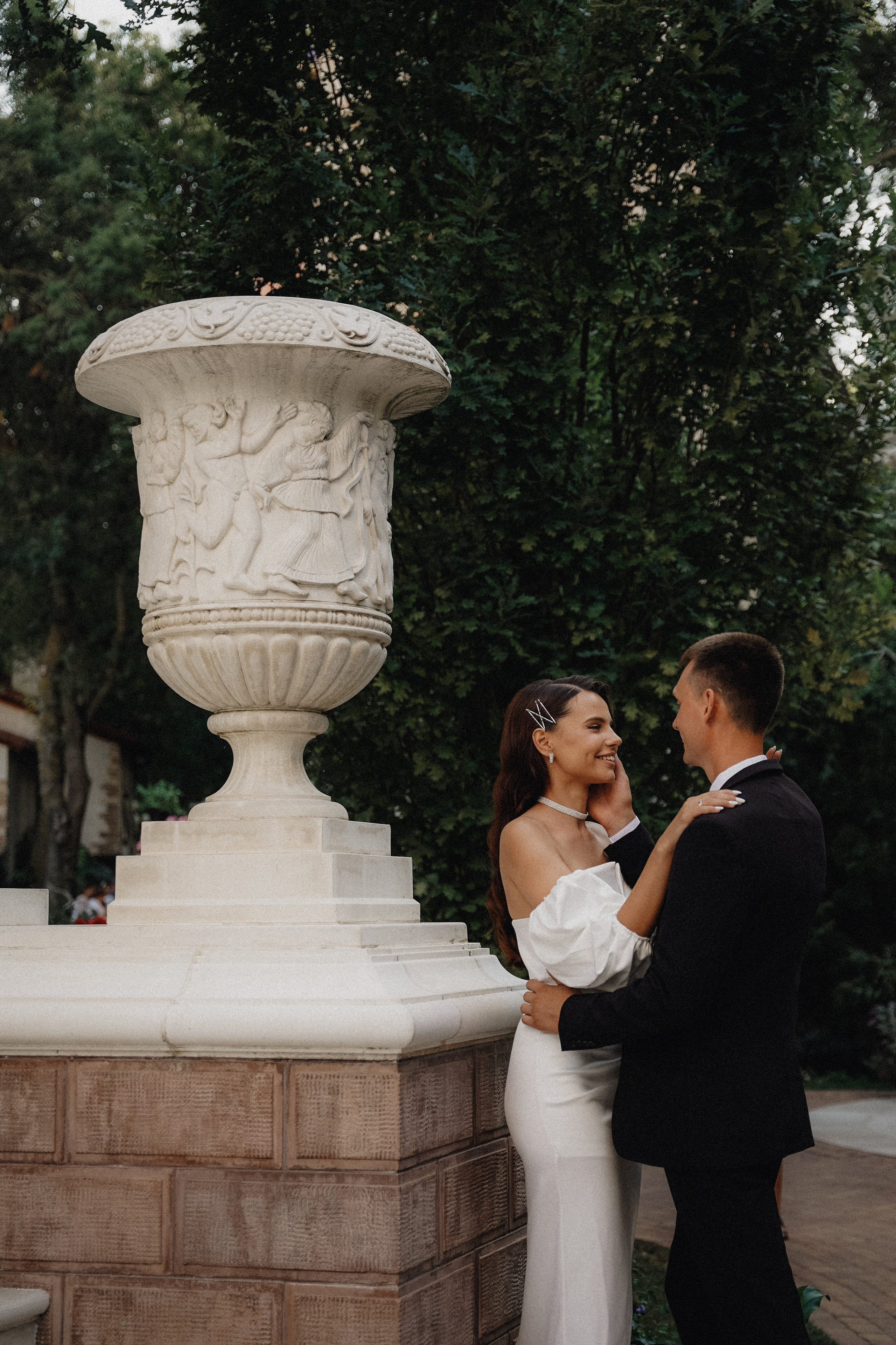 Свадьба в Геленджике в старом парке. VISUAL ARTIST · KRONGAUZ ANASTASIA