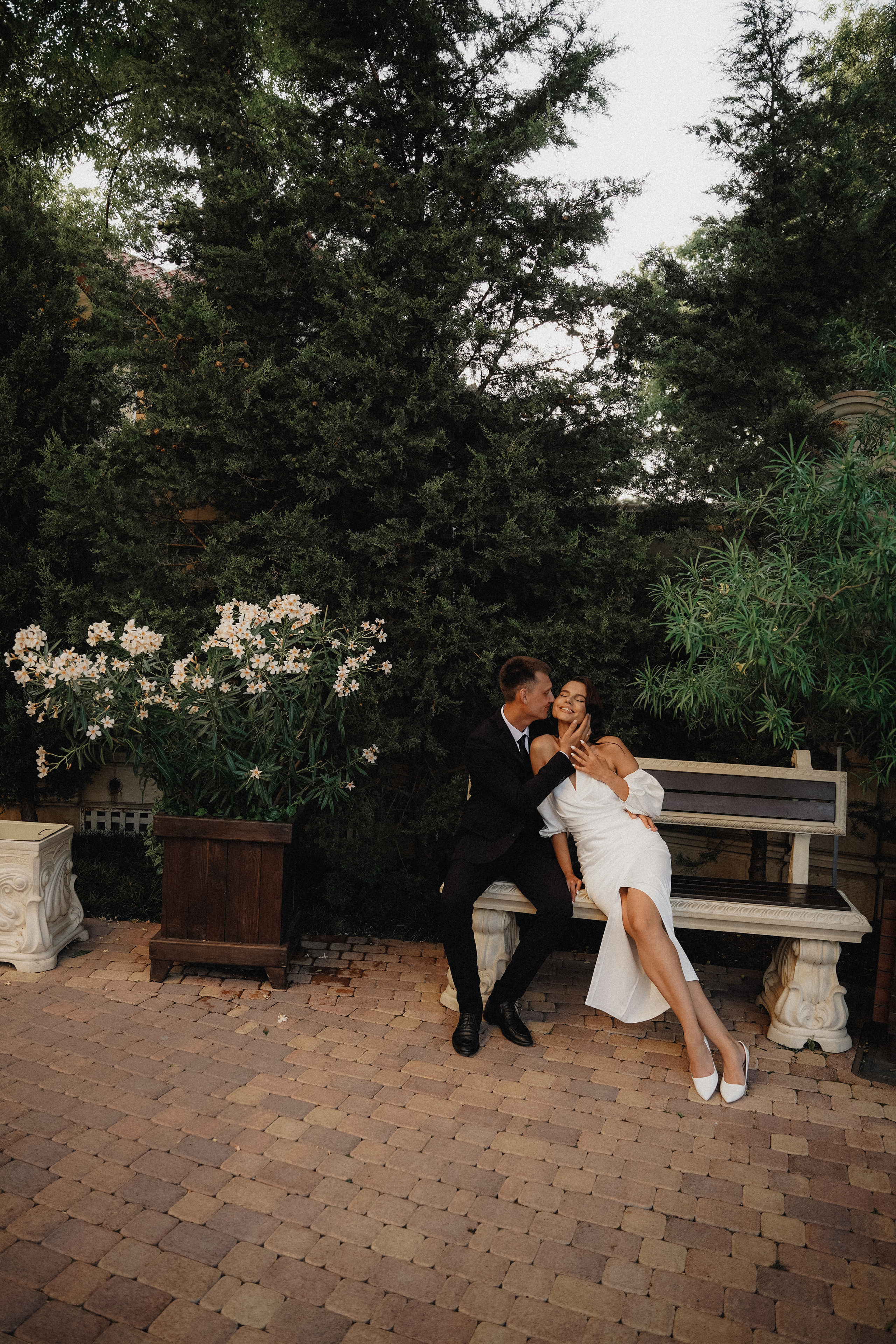 Свадьба в Геленджике в старом парке. VISUAL ARTIST · KRONGAUZ ANASTASIA