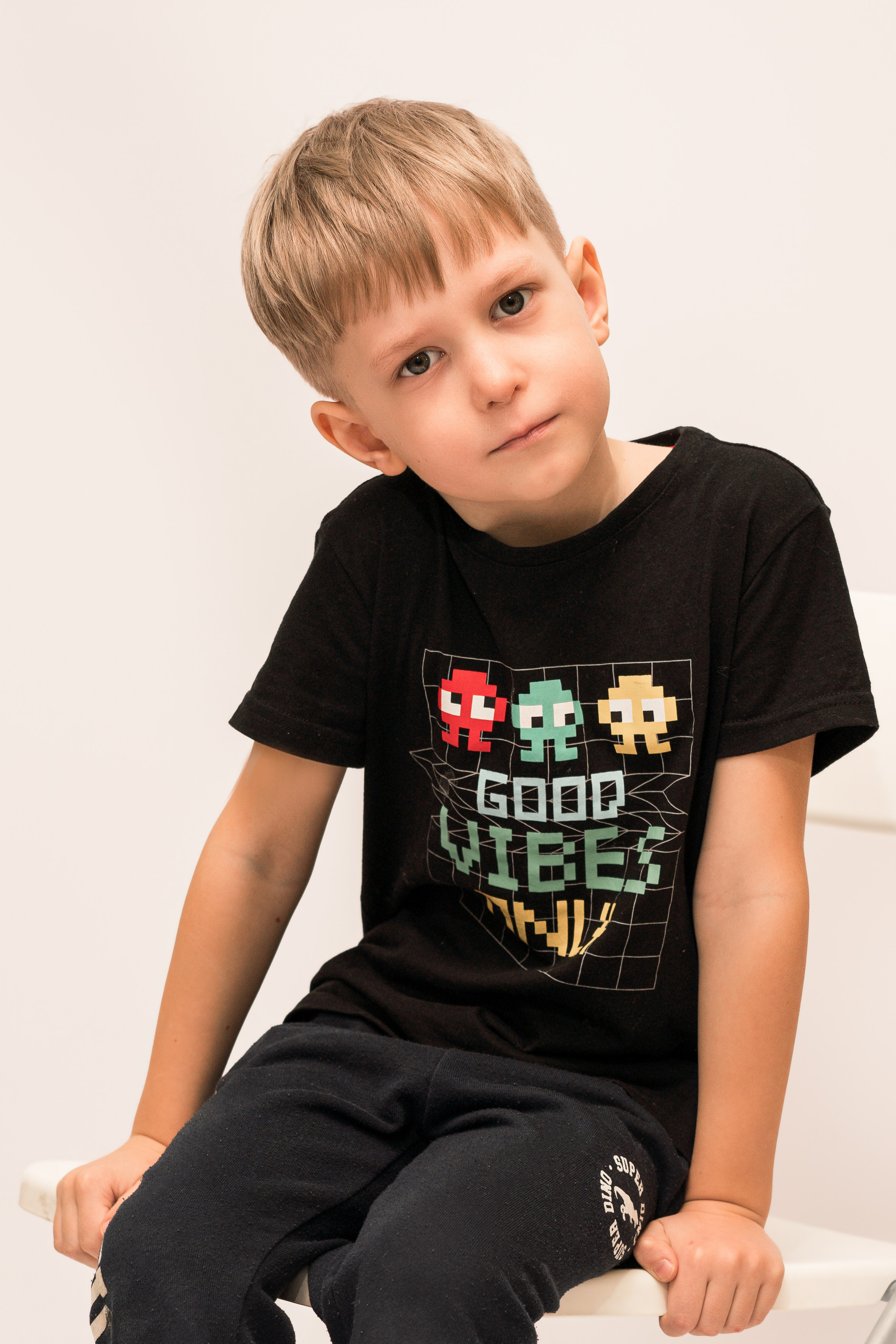 Детский сад, портреты белый фон. Фотограф Шунова Саша