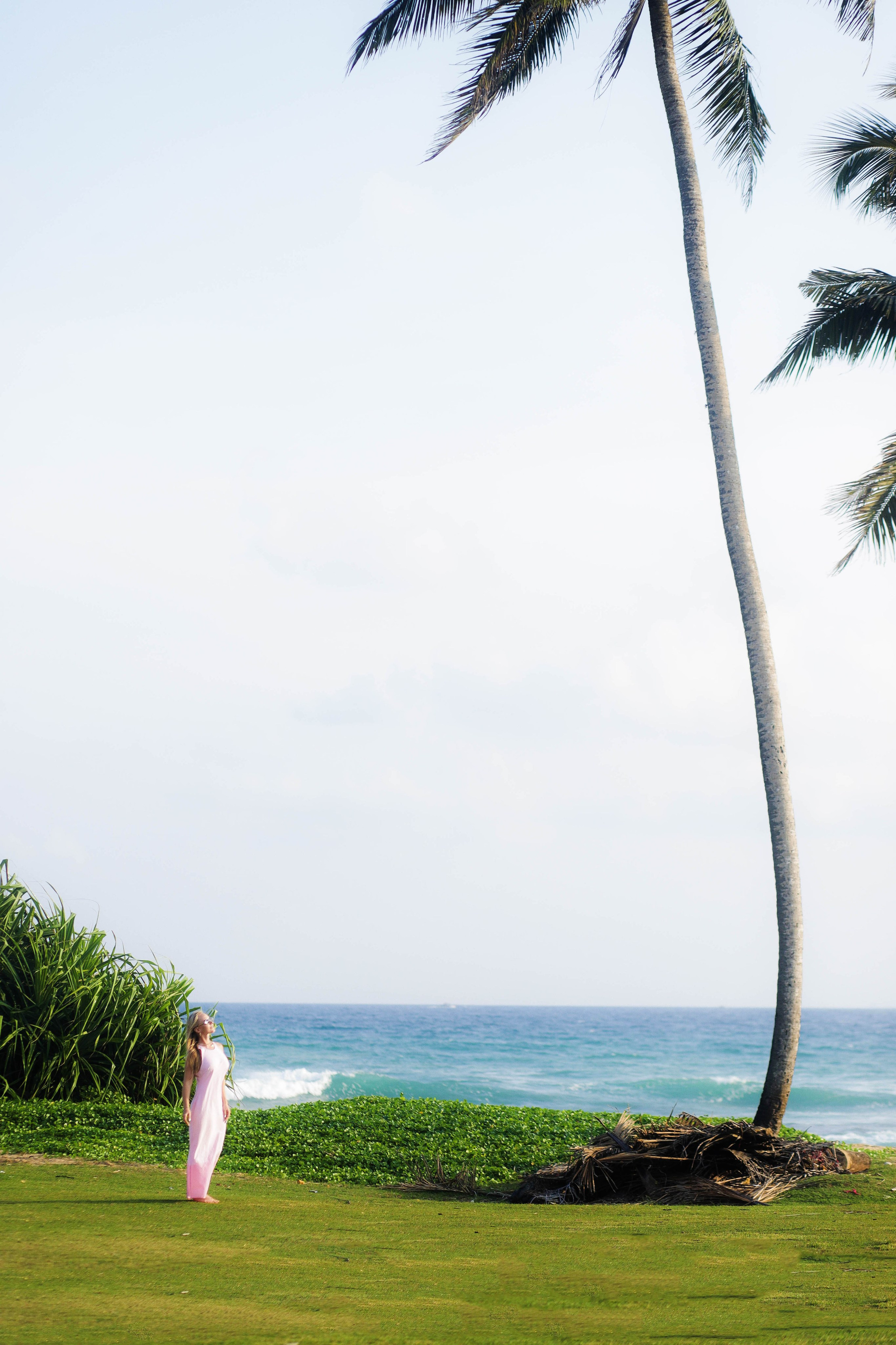 Девушка на вилле Brisa Ahangama — Стильная фотосессия в зелени и у бассейна | Шри-Ланка. Фотограф на Шри-Ланке