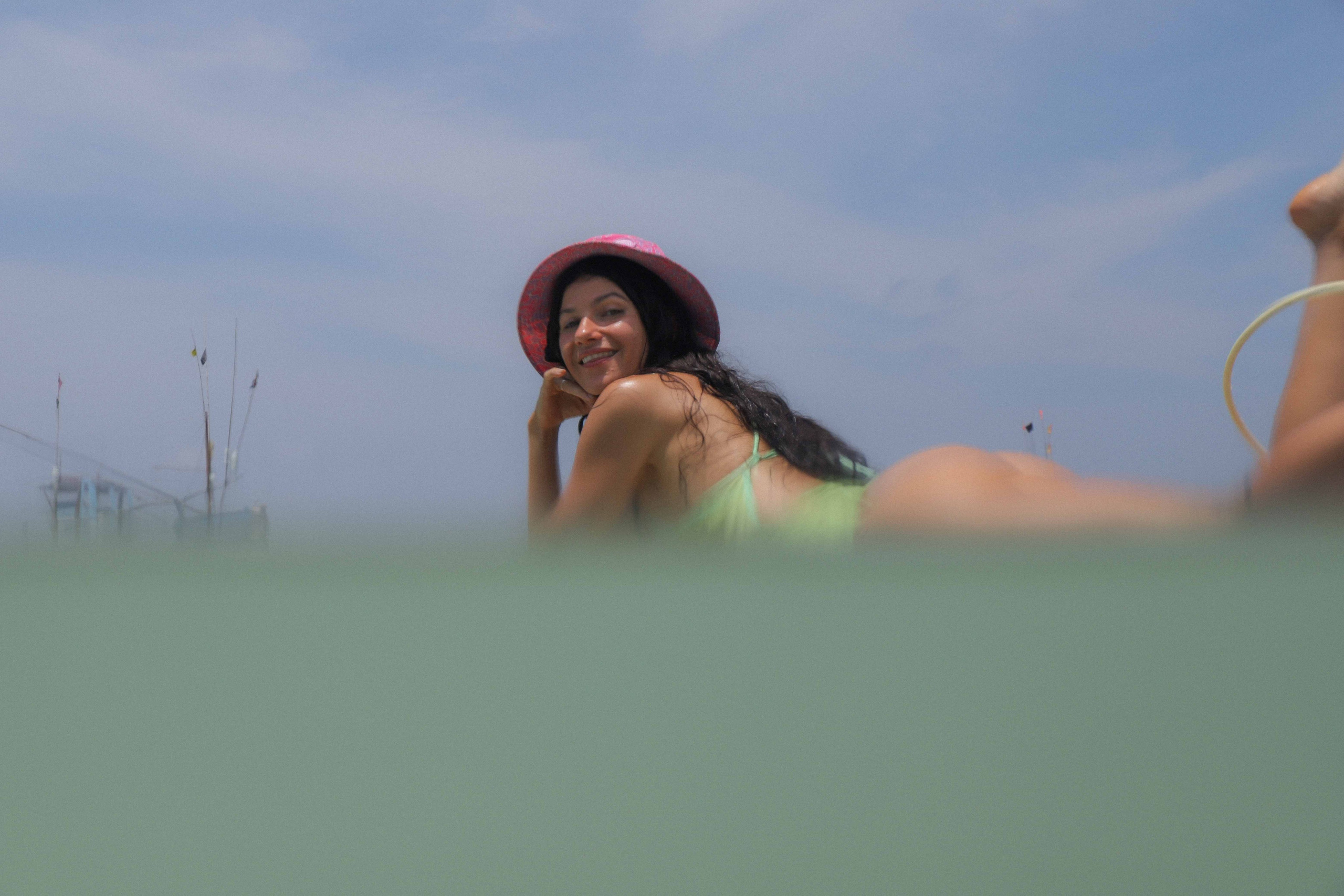 Съемка серфинга с воды в Велигаме | Девушка на рифе — атмосферные кадры. Фотограф на Шри-Ланке