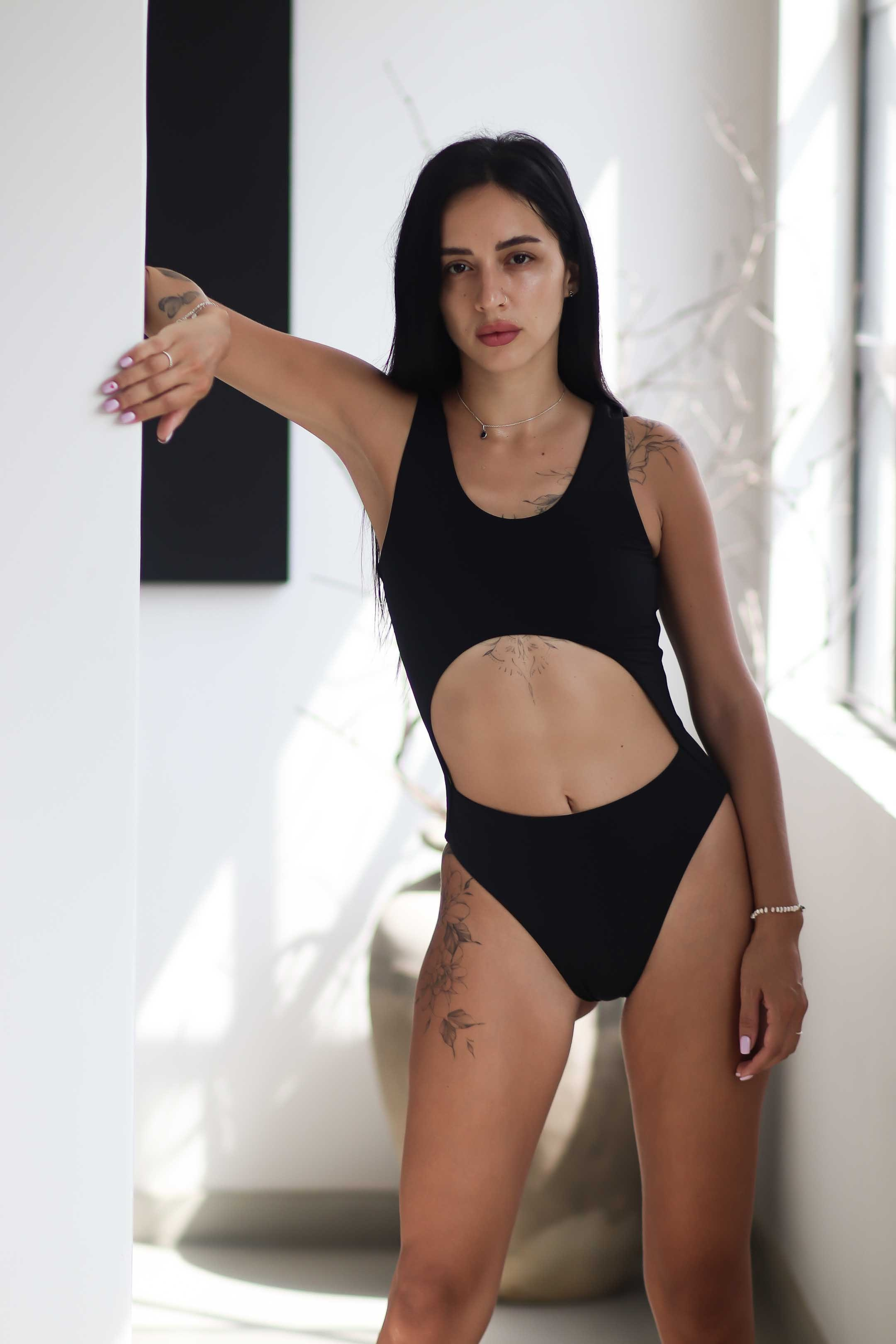 Коллекция купальников бикини. Фотограф на Шри-Ланке