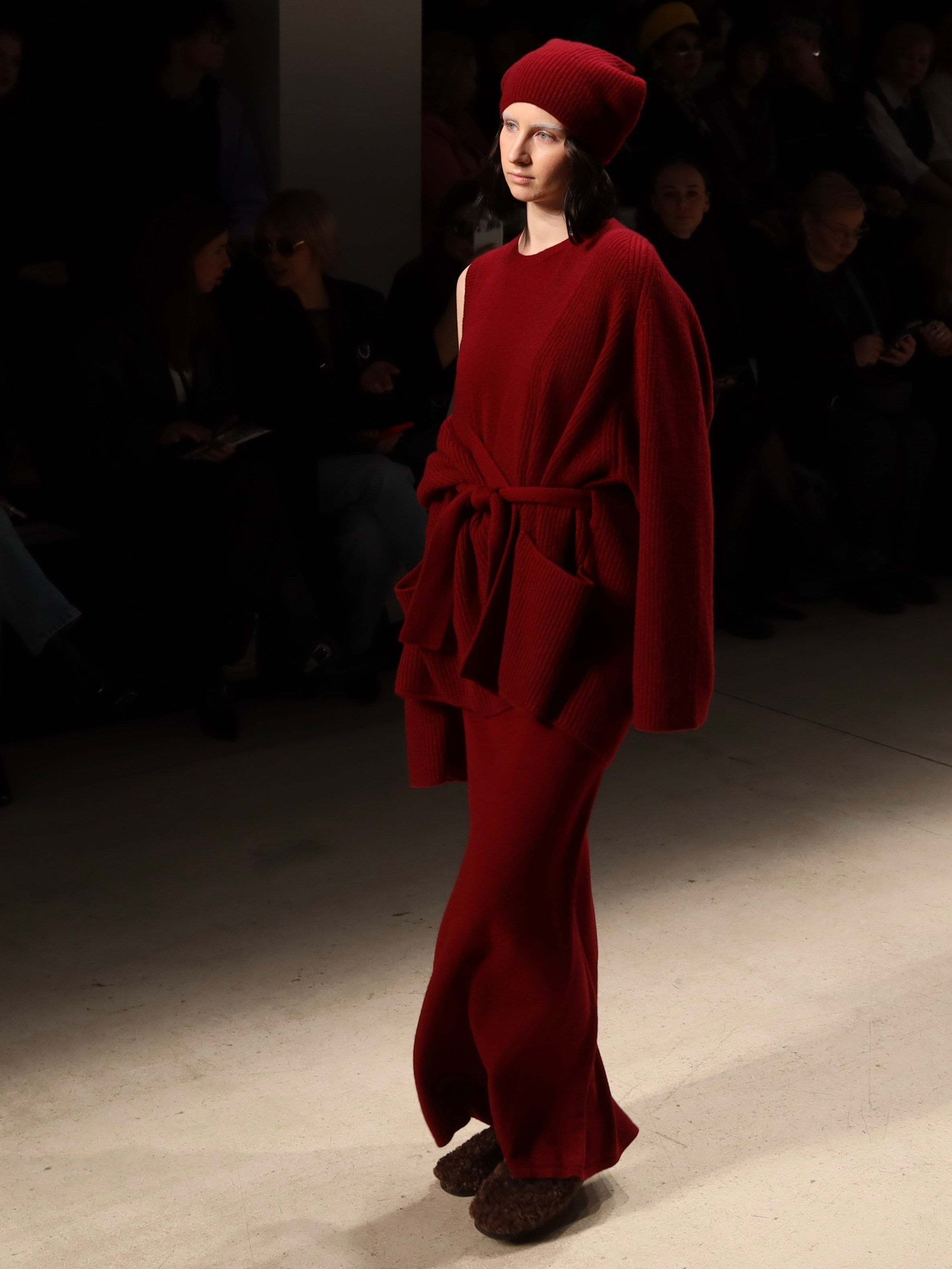 Показ Alpe Cashmere (Москва) — Московская неделя моды 13 марта 2025. Фотосессии и репортаж — Фотограф в Москве — Рина Серёгина