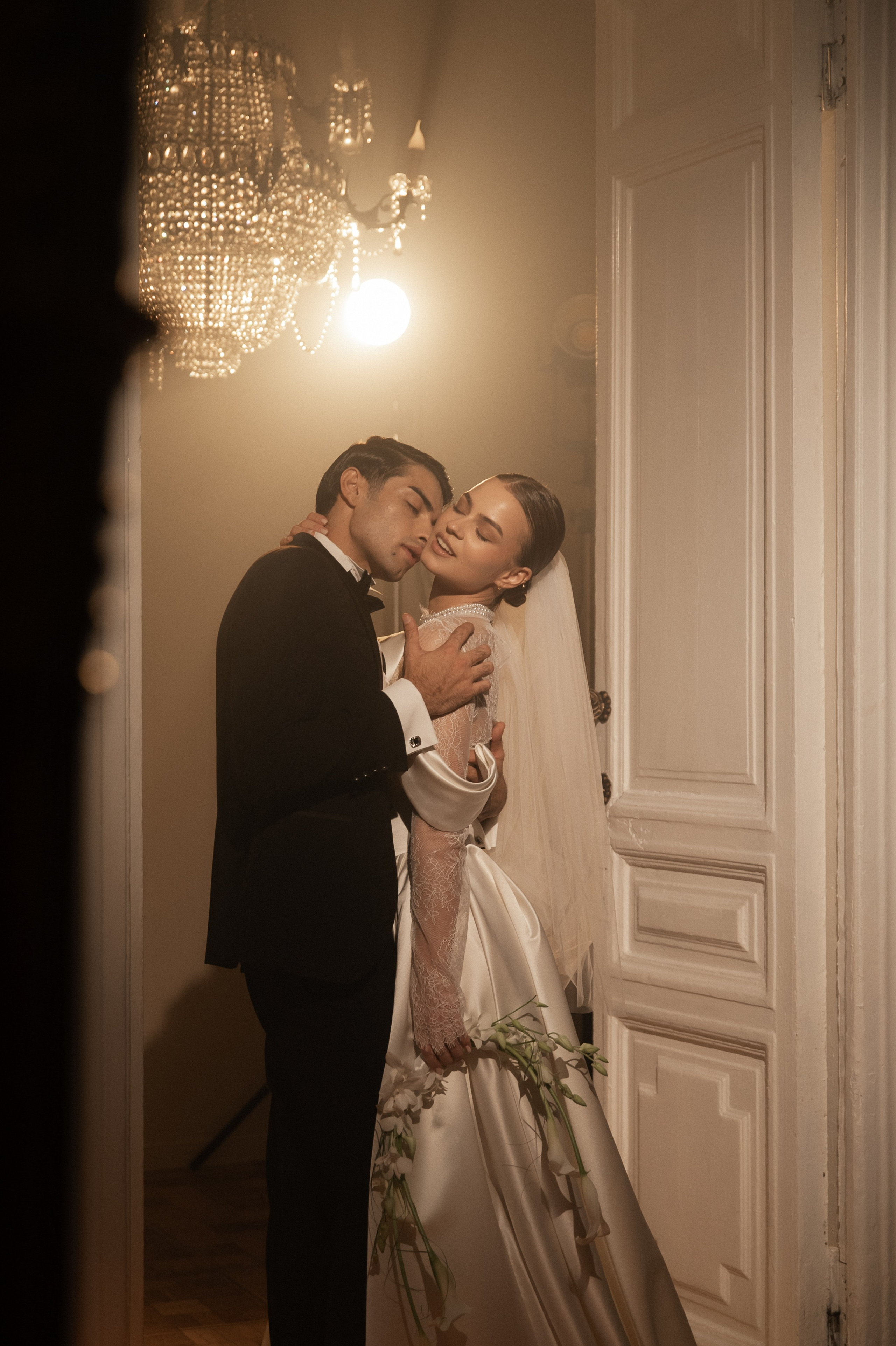 Камерный свадебный ужин при свечах в старинном особняке в фотостудии 21. Kult. Ярослава Ерина — свадебный фотограф в Москве