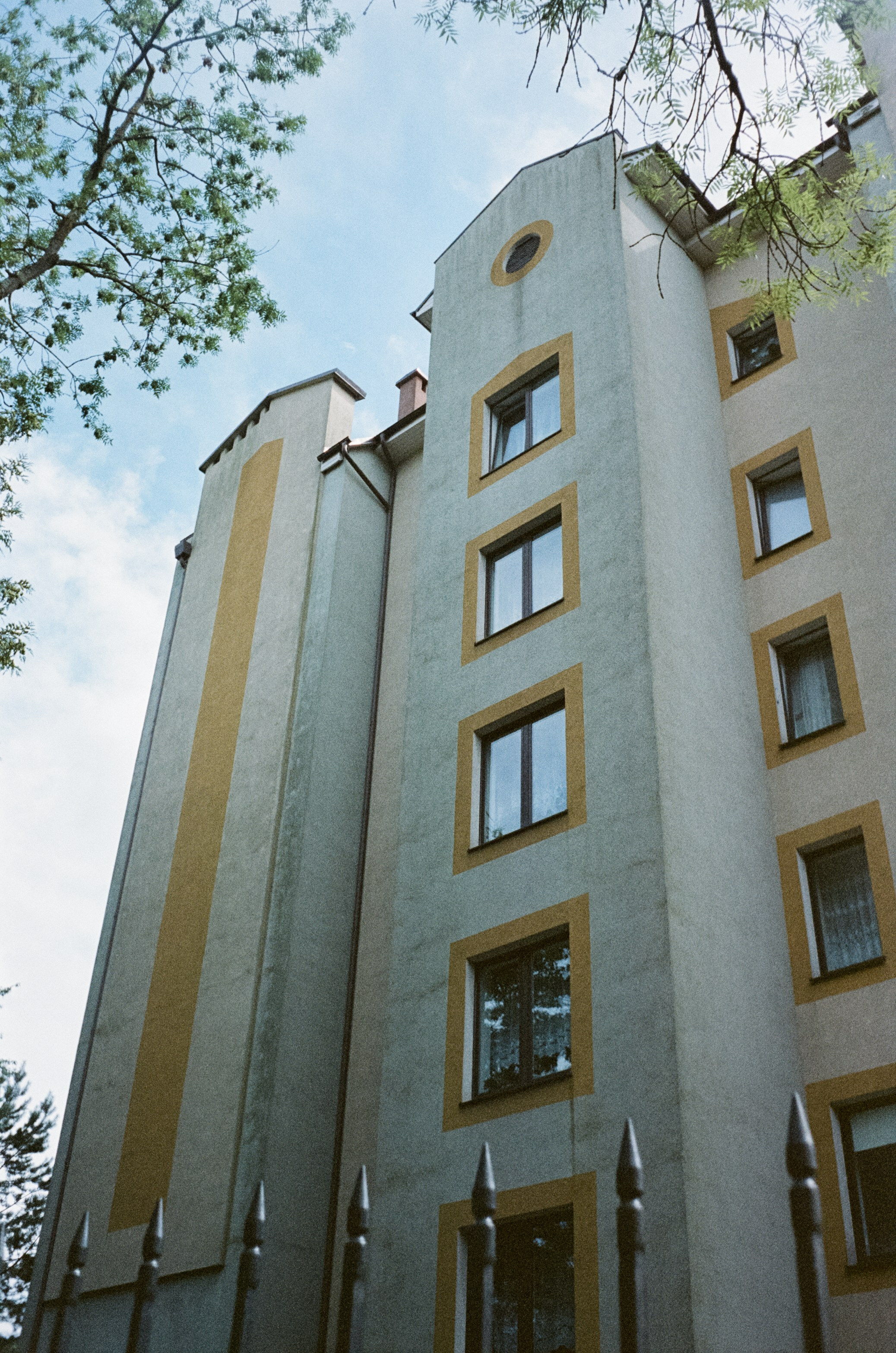 11 июля Светлогорск улочки / Minox 35 GT (2) / Kodak Portra 400 VC @ISO 100