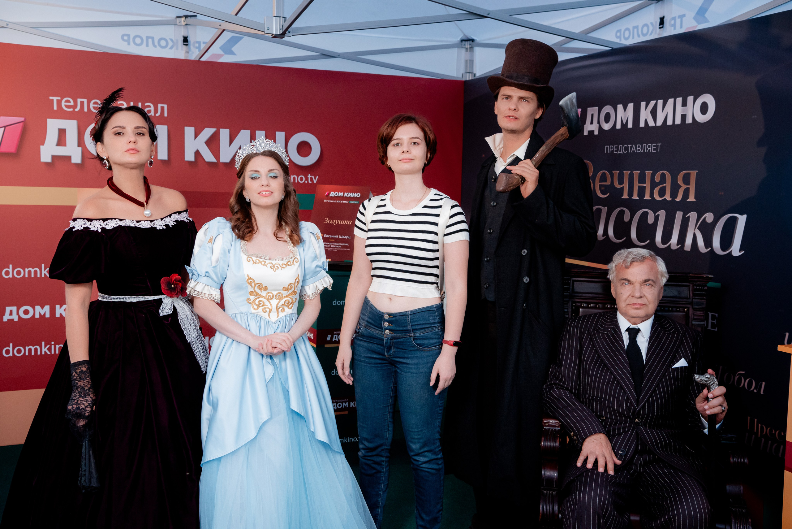 Портретные фото с артистами в палатке Триколор Дом Кинов на день города Волгоград. Фотограф в Волгограде и Волжском Александр Горбань