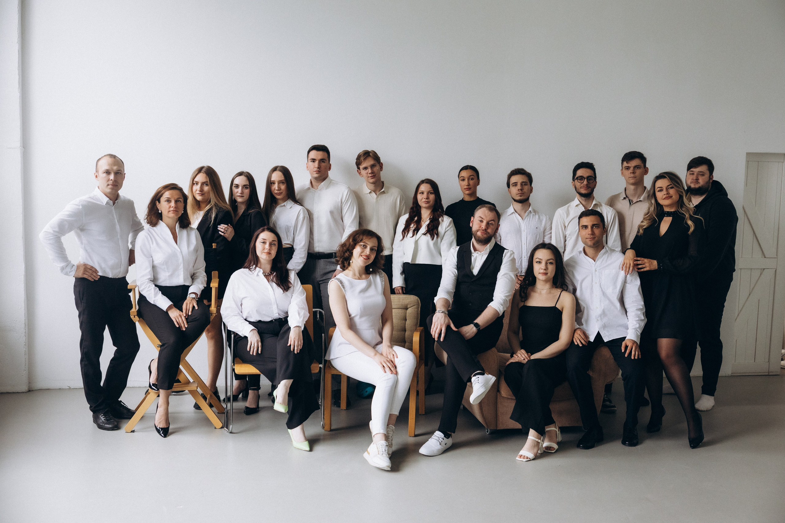 Фотосессия стоматологов в студии. Фотограф Артем Бросов в Санкт-Петербурге и Дубае