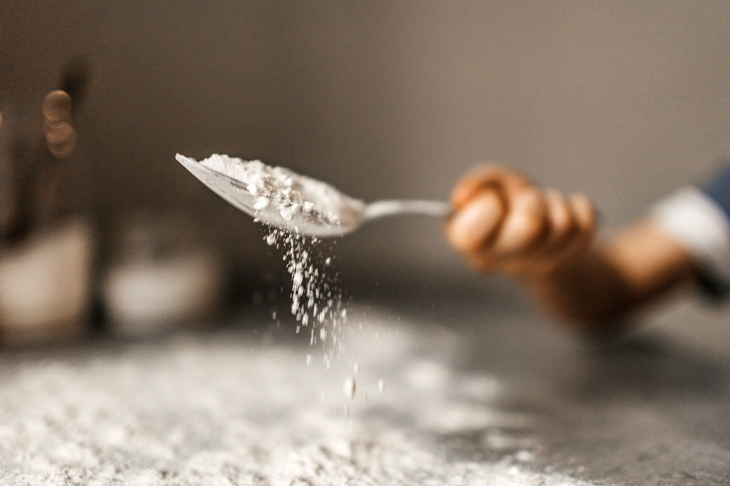 Здравствуйте! Я свадебный фотограф из Ульяновска, работаю в том числе по всей России и с выездом за границу. Снимаю свадьбы, lovestory, корпоративы, светский репортаж. Провожу обучение по фотографии, мастер-классы и воркшопы для других фотографов.