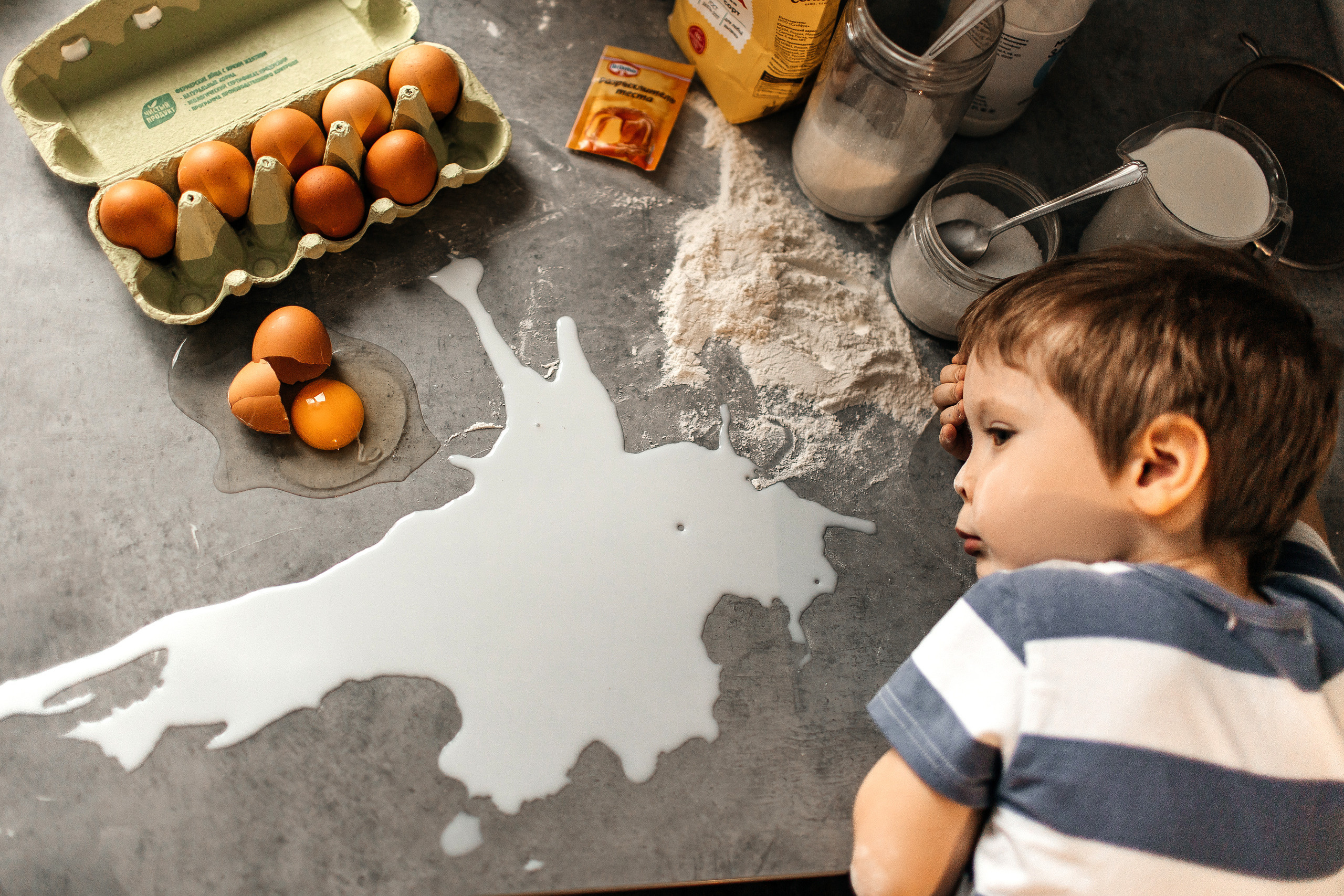 Здравствуйте! Я свадебный фотограф из Ульяновска, работаю в том числе по всей России и с выездом за границу. Снимаю свадьбы, lovestory, корпоративы, светский репортаж. Провожу обучение по фотографии, мастер-классы и воркшопы для других фотографов.