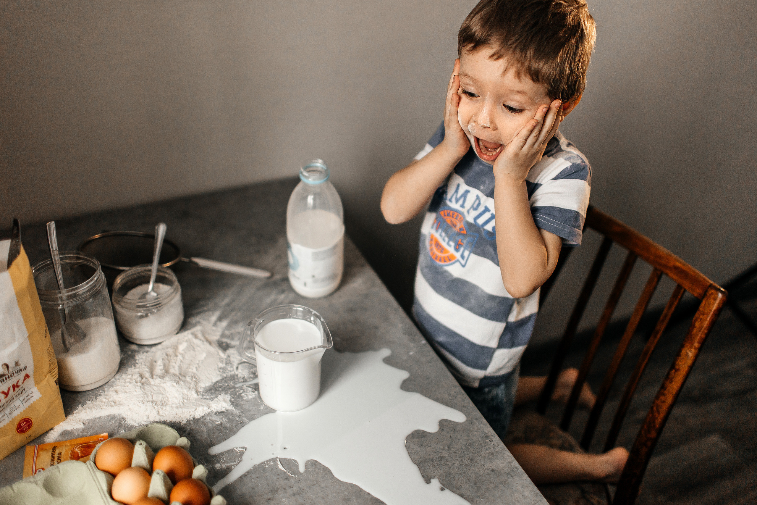 Здравствуйте! Я свадебный фотограф из Ульяновска, работаю в том числе по всей России и с выездом за границу. Снимаю свадьбы, lovestory, корпоративы, светский репортаж. Провожу обучение по фотографии, мастер-классы и воркшопы для других фотографов.