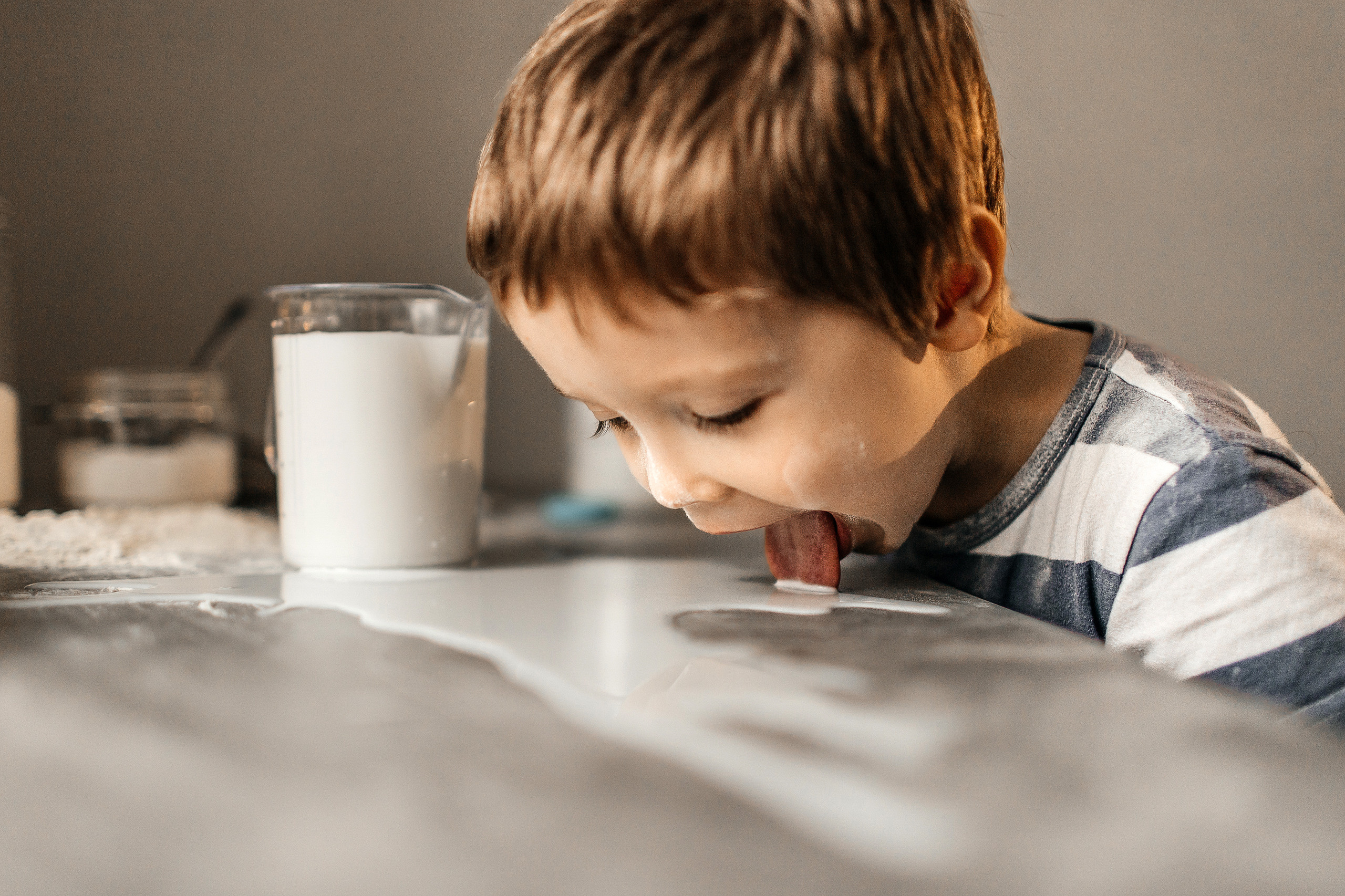 Здравствуйте! Я свадебный фотограф из Ульяновска, работаю в том числе по всей России и с выездом за границу. Снимаю свадьбы, lovestory, корпоративы, светский репортаж. Провожу обучение по фотографии, мастер-классы и воркшопы для других фотографов.