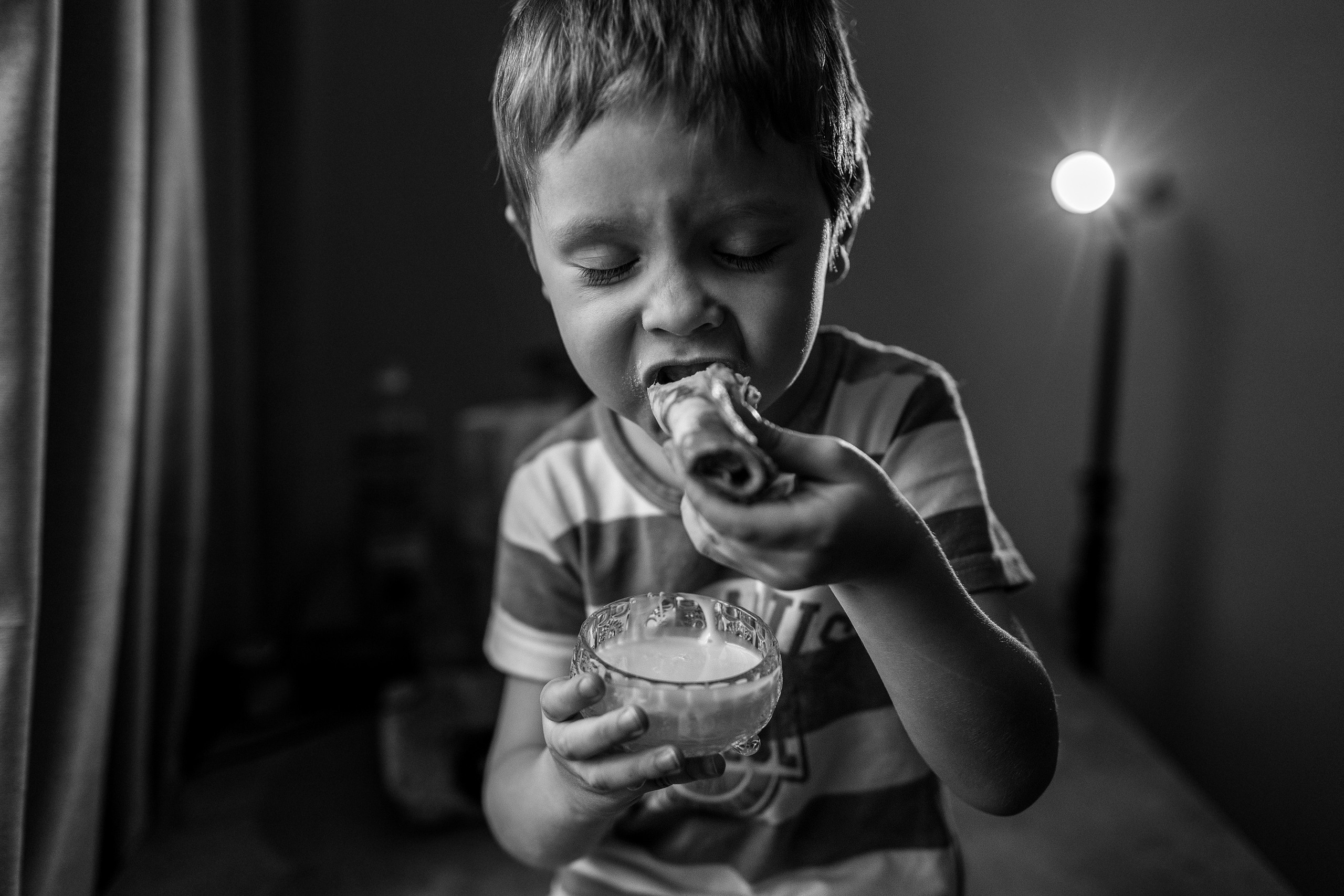 Здравствуйте! Я свадебный фотограф из Ульяновска, работаю в том числе по всей России и с выездом за границу. Снимаю свадьбы, lovestory, корпоративы, светский репортаж. Провожу обучение по фотографии, мастер-классы и воркшопы для других фотографов.