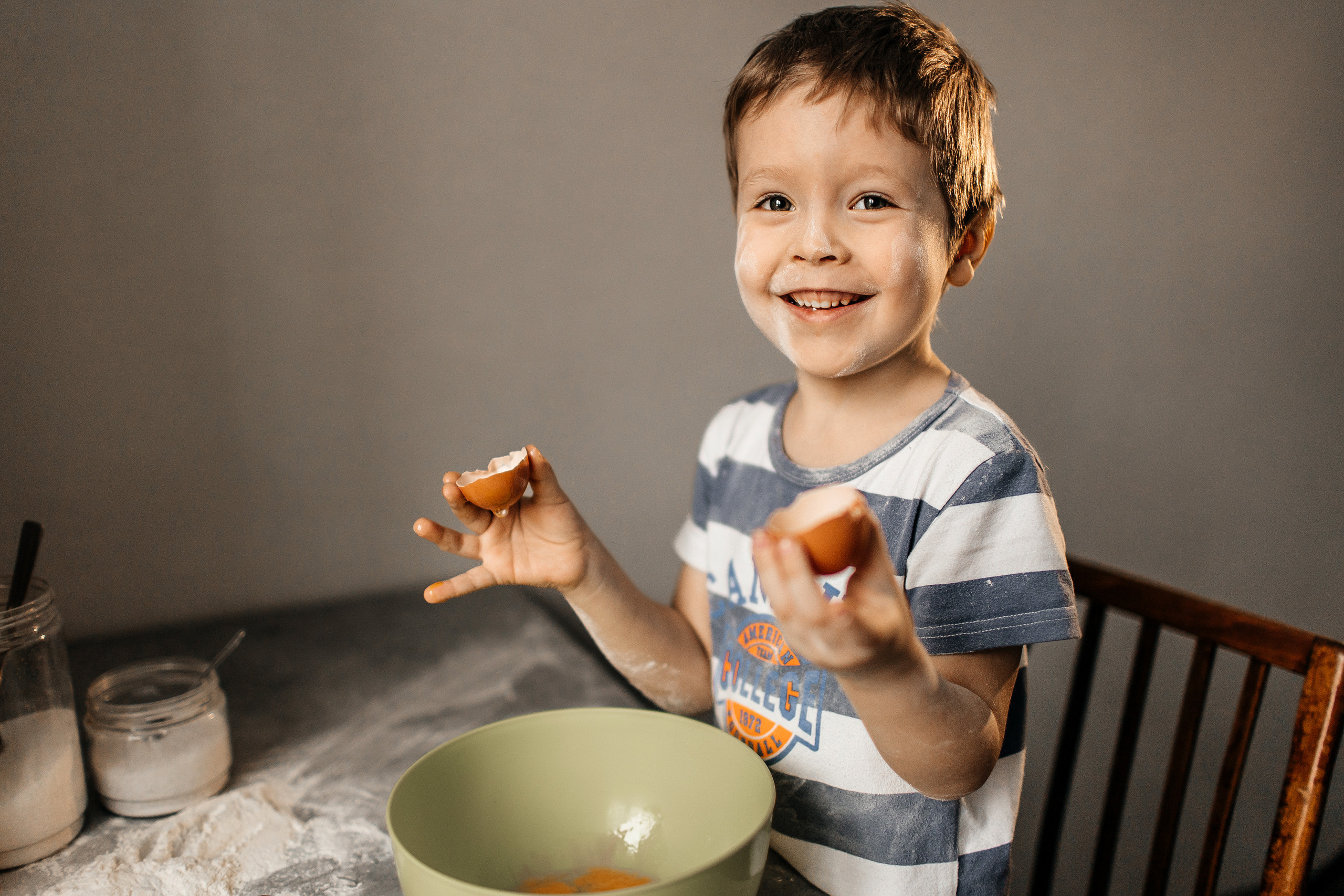 Здравствуйте! Я свадебный фотограф из Ульяновска, работаю в том числе по всей России и с выездом за границу. Снимаю свадьбы, lovestory, корпоративы, светский репортаж. Провожу обучение по фотографии, мастер-классы и воркшопы для других фотографов.