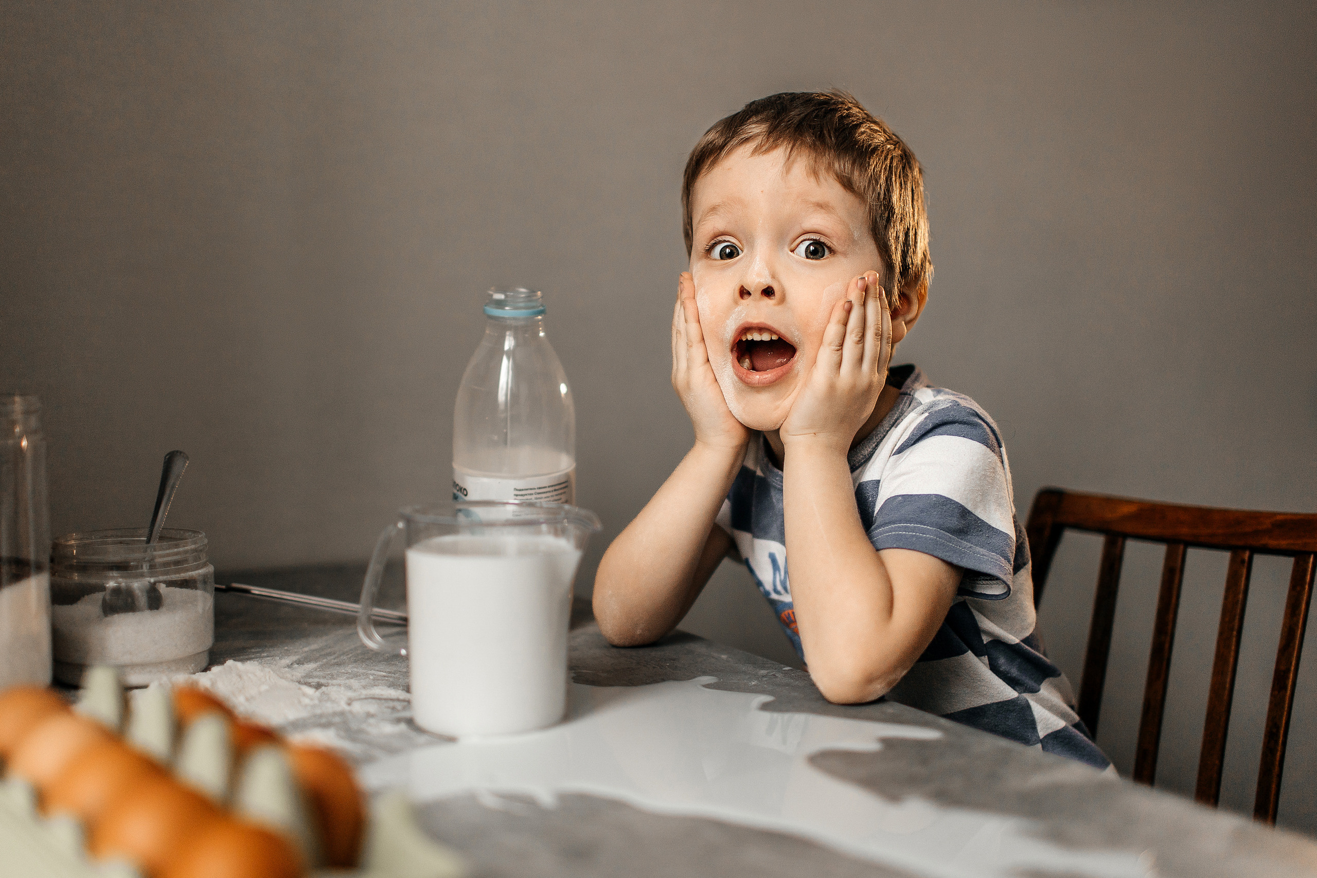Здравствуйте! Я свадебный фотограф из Ульяновска, работаю в том числе по всей России и с выездом за границу. Снимаю свадьбы, lovestory, корпоративы, светский репортаж. Провожу обучение по фотографии, мастер-классы и воркшопы для других фотографов.