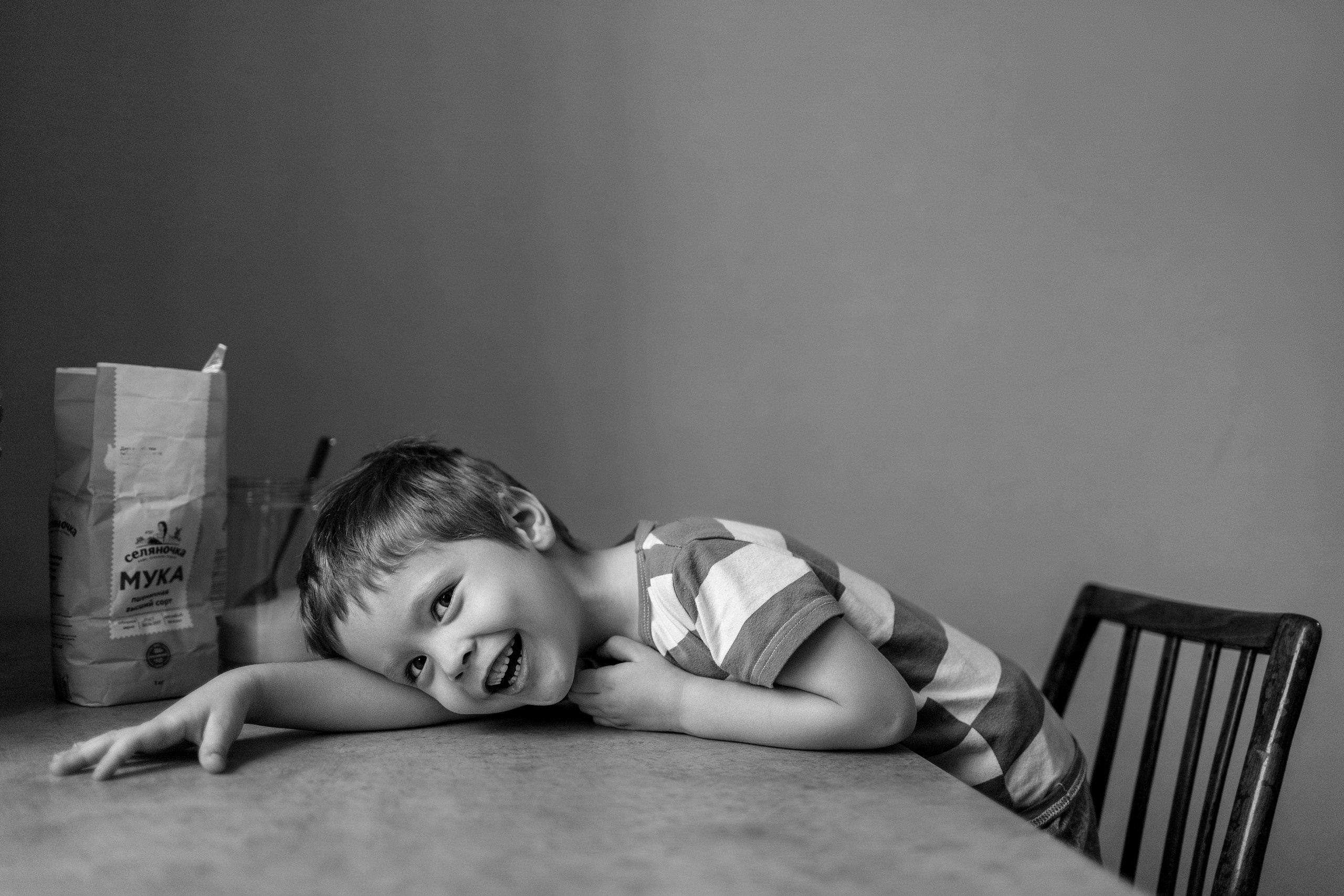 Здравствуйте! Я свадебный фотограф из Ульяновска, работаю в том числе по всей России и с выездом за границу. Снимаю свадьбы, lovestory, корпоративы, светский репортаж. Провожу обучение по фотографии, мастер-классы и воркшопы для других фотографов.