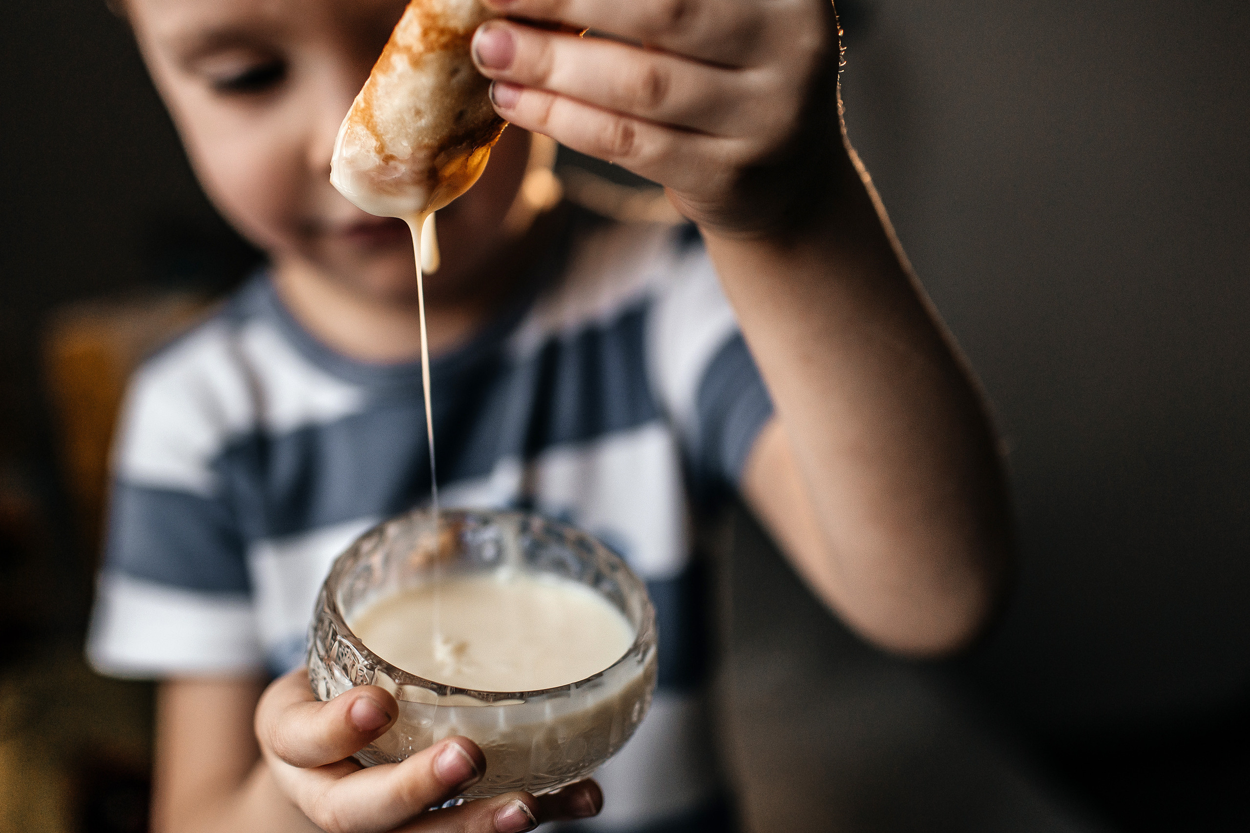 Здравствуйте! Я свадебный фотограф из Ульяновска, работаю в том числе по всей России и с выездом за границу. Снимаю свадьбы, lovestory, корпоративы, светский репортаж. Провожу обучение по фотографии, мастер-классы и воркшопы для других фотографов.