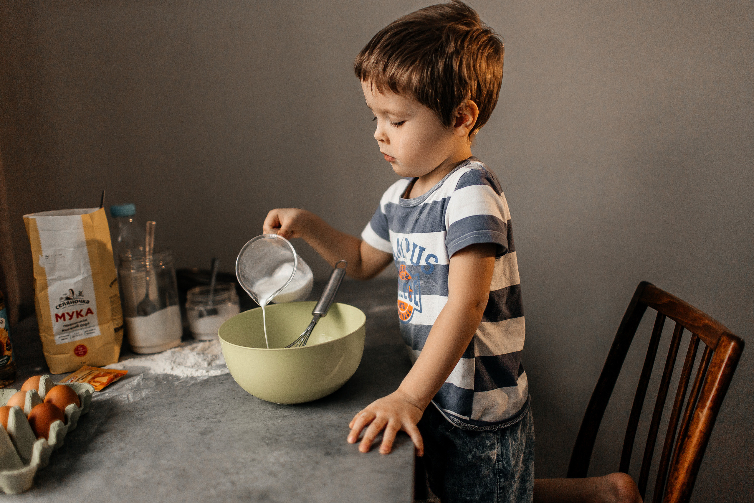 Здравствуйте! Я свадебный фотограф из Ульяновска, работаю в том числе по всей России и с выездом за границу. Снимаю свадьбы, lovestory, корпоративы, светский репортаж. Провожу обучение по фотографии, мастер-классы и воркшопы для других фотографов.