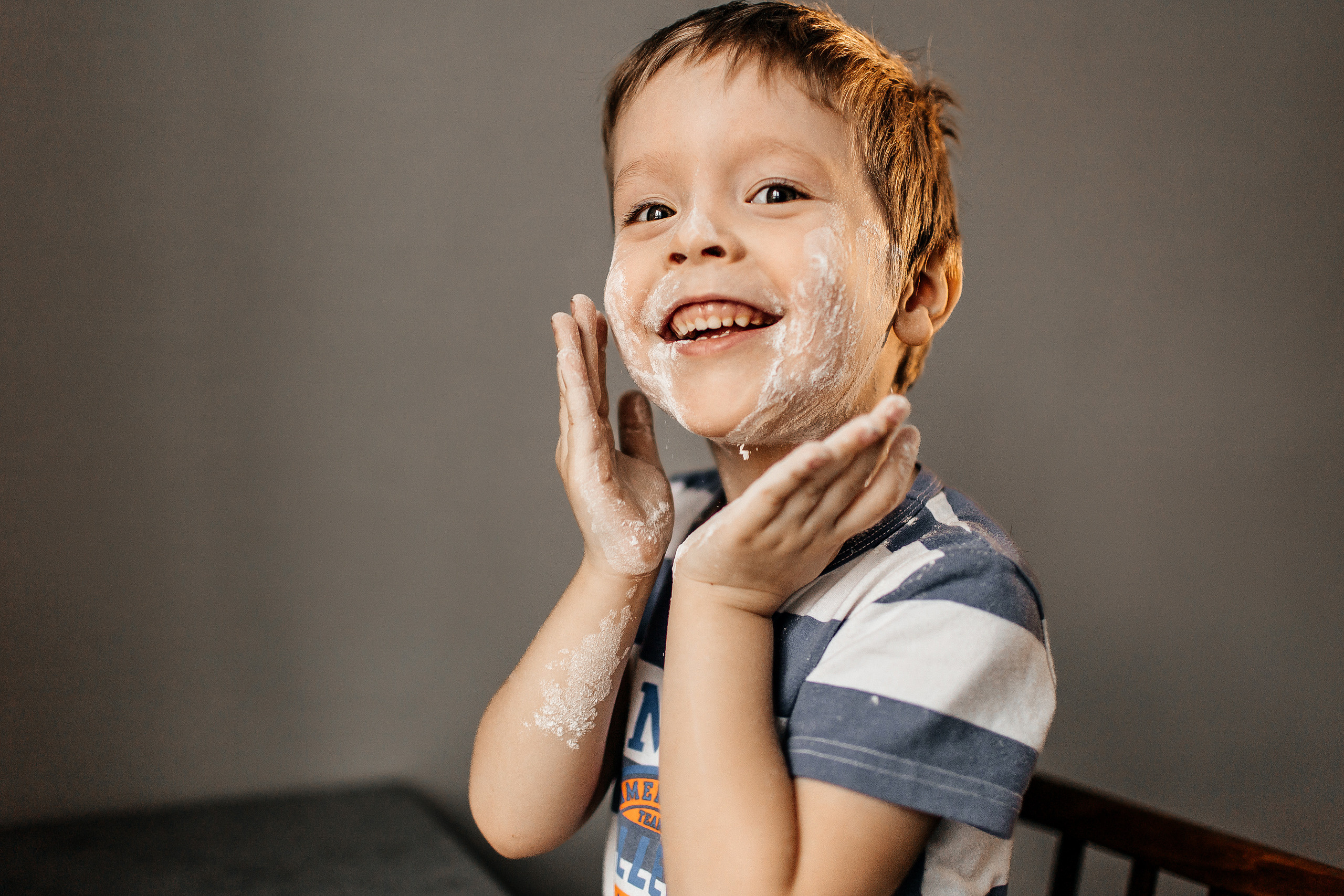 Здравствуйте! Я свадебный фотограф из Ульяновска, работаю в том числе по всей России и с выездом за границу. Снимаю свадьбы, lovestory, корпоративы, светский репортаж. Провожу обучение по фотографии, мастер-классы и воркшопы для других фотографов.