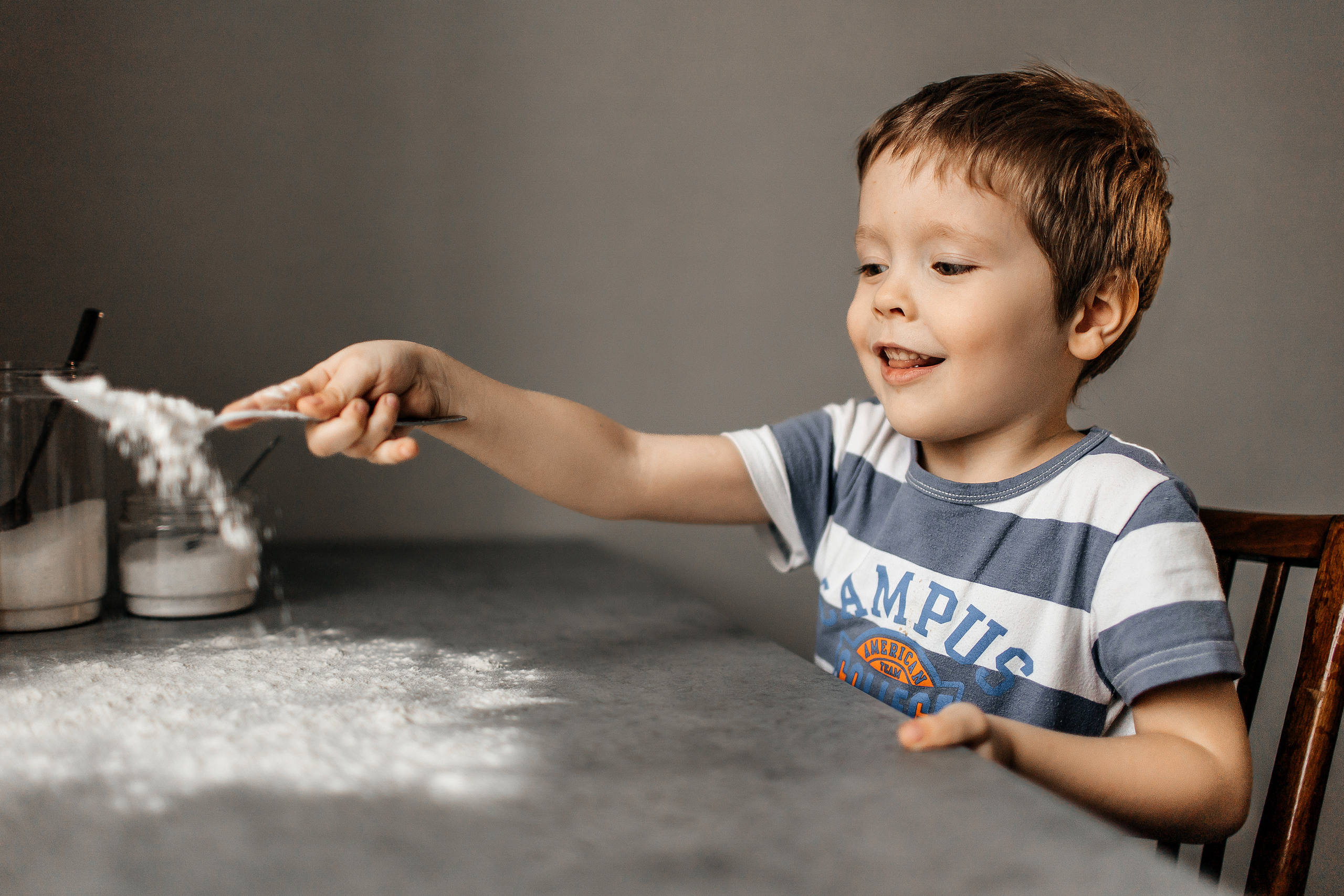 Здравствуйте! Я свадебный фотограф из Ульяновска, работаю в том числе по всей России и с выездом за границу. Снимаю свадьбы, lovestory, корпоративы, светский репортаж. Провожу обучение по фотографии, мастер-классы и воркшопы для других фотографов.