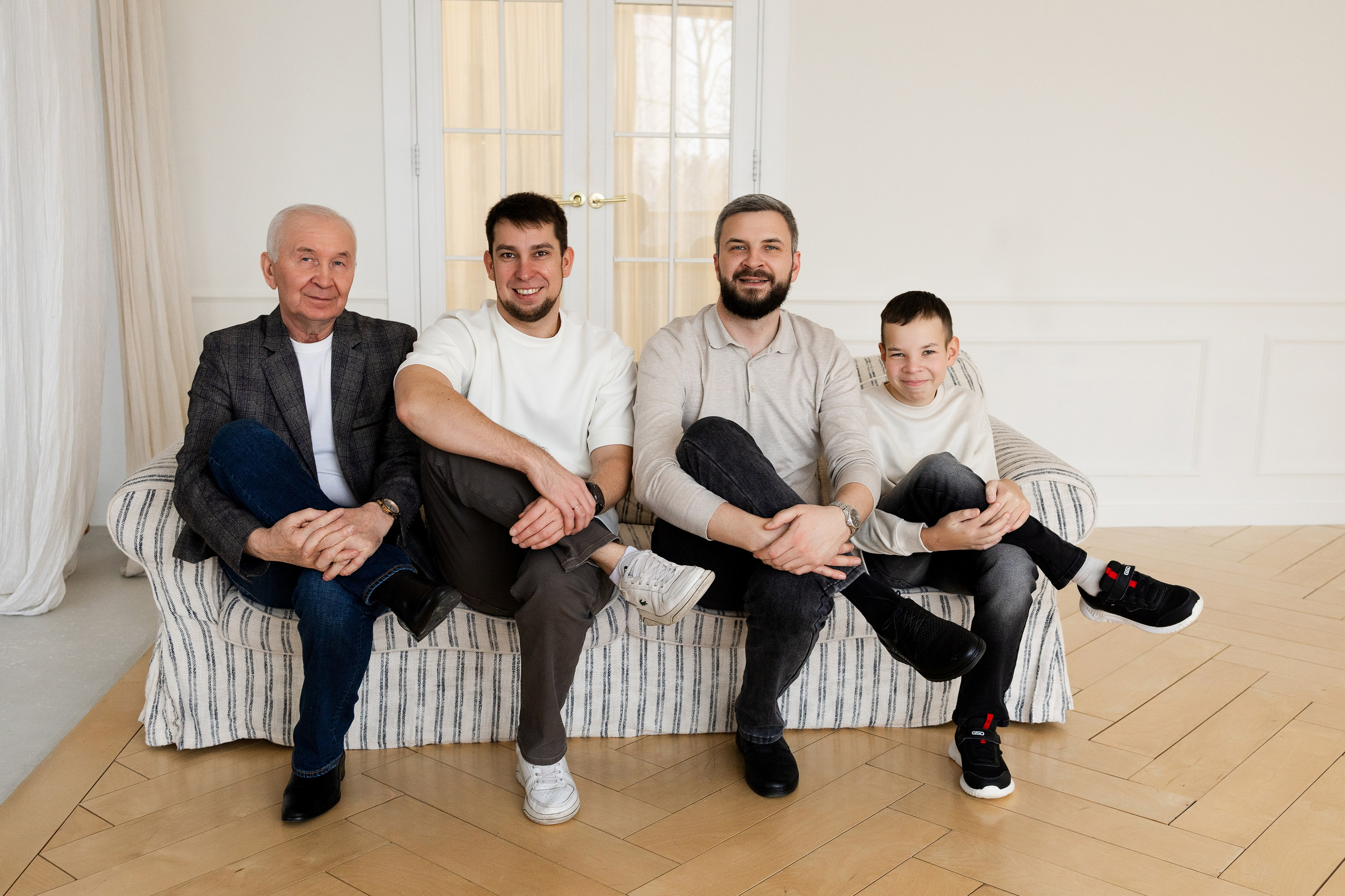 Съемка большой семьи в студии «Когда вместе». Семейный фотограф в Екатеринбурге Маргарита Курносова