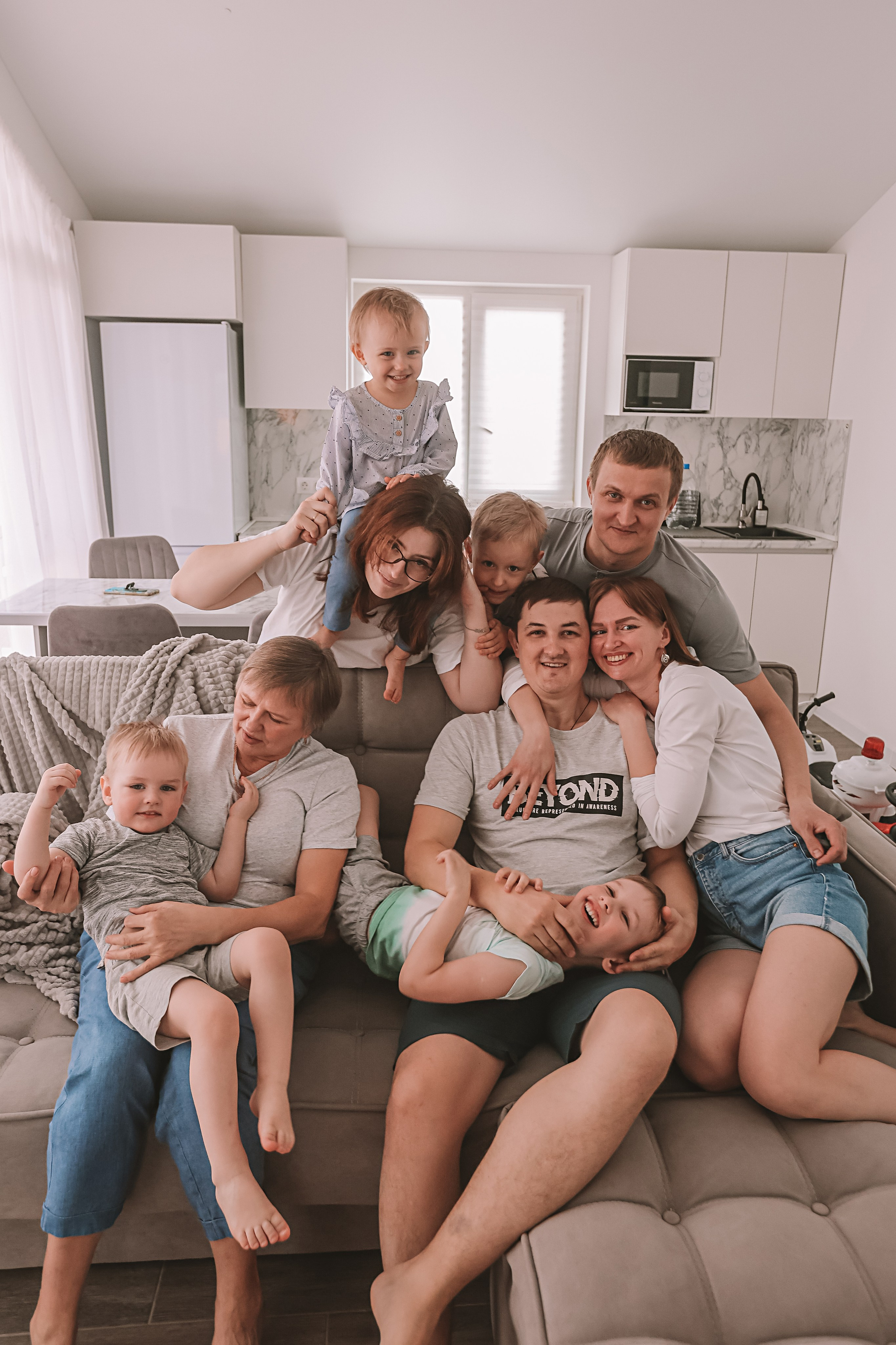 Семейная в домике (репортаж). Семейный фотограф Тюмень, фотограф на роды Салмина Мария