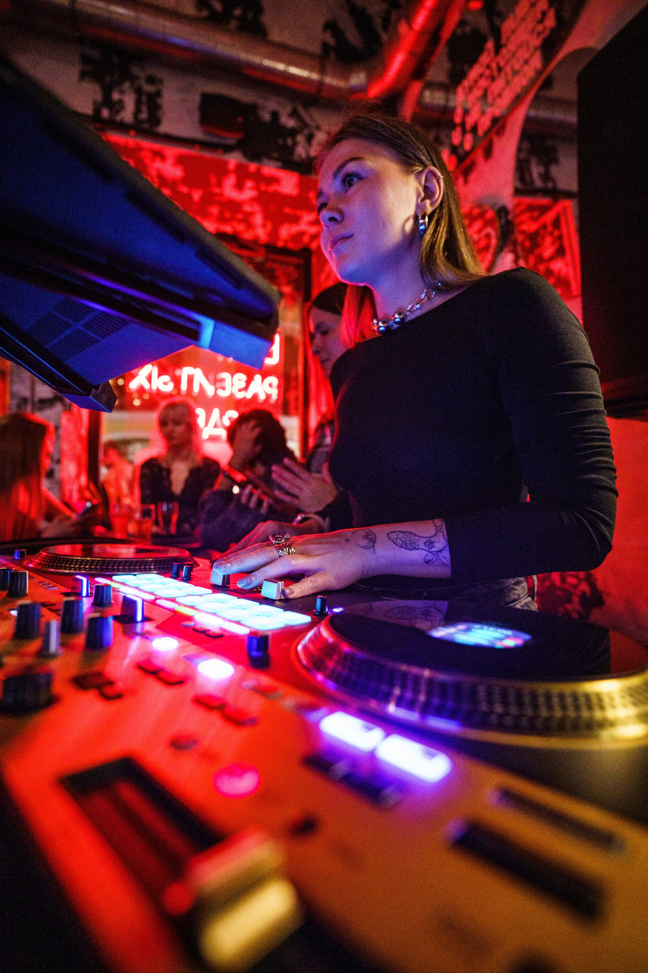 Из Сибири с любовью. Бар разбитых сердец. Концертный и репортажный фотограф в Санкт-Петербурге Слава Пахомов