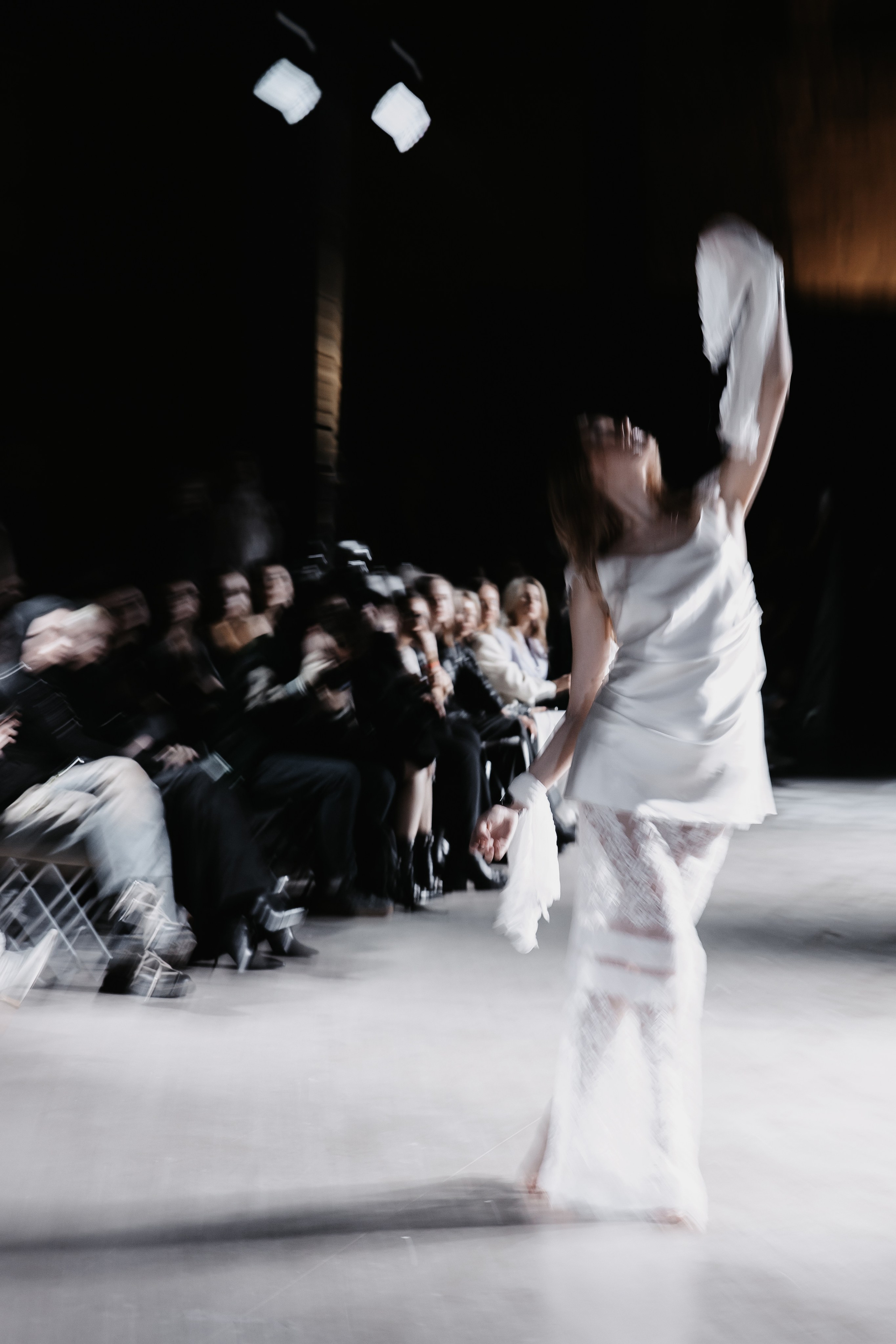 AUXI catwalk андеграунд показ-перфоманс. Фотограф в Санкт-Петербурге Вагнер Юлия