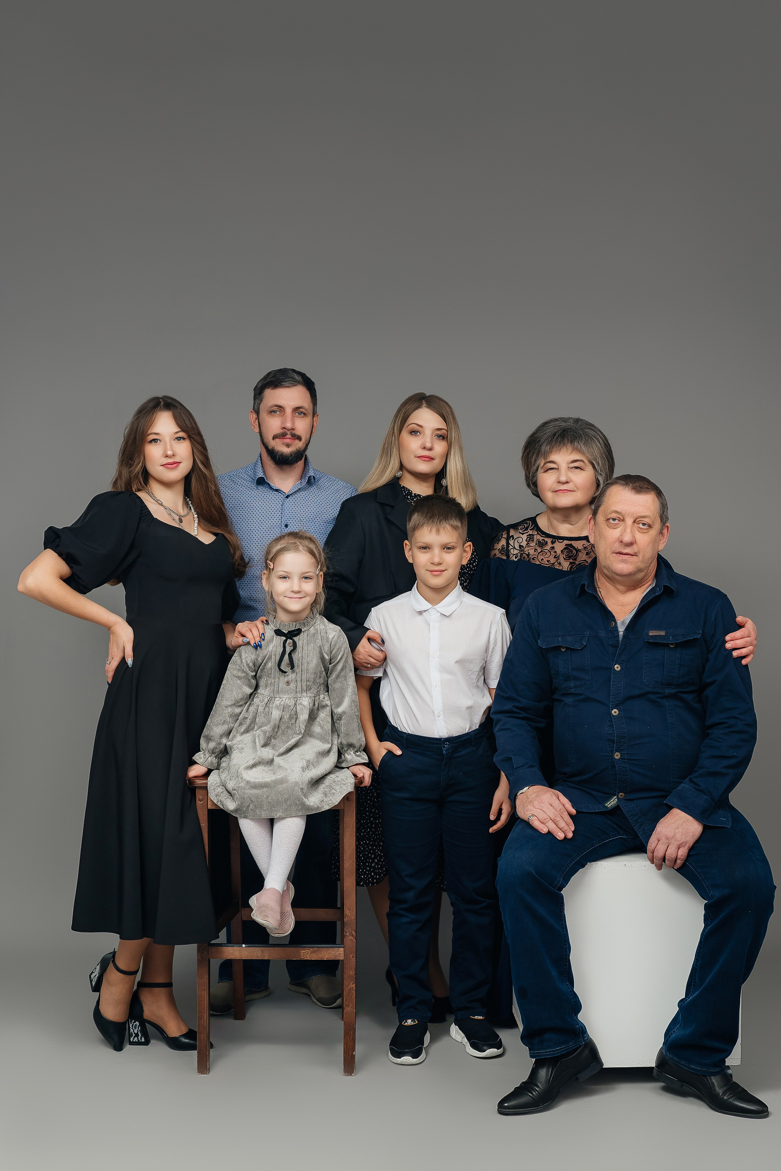 Фотосессия в стиле Vogue в фоновой студии (на однотонном фоне). Свадебный, семейный и школьный фотограф в Бийске Ксения Мамаева