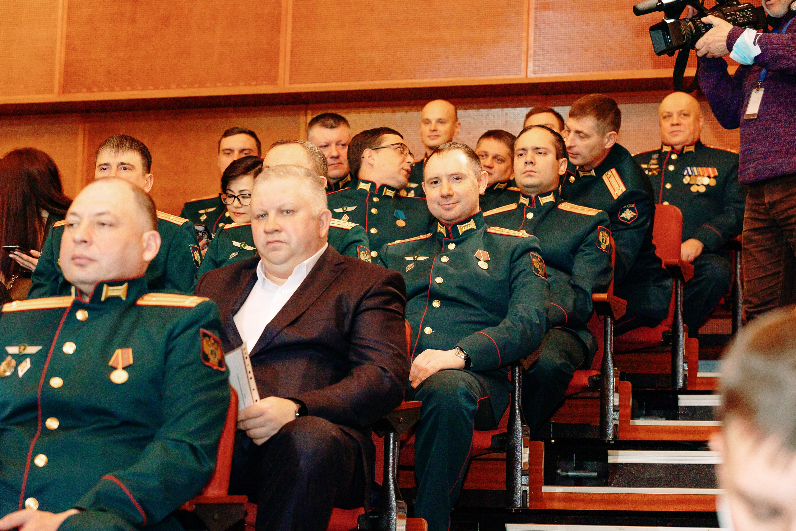 Гости в зале на торжественном концерте — репортажная съёмка мероприятия, фотограф СПб