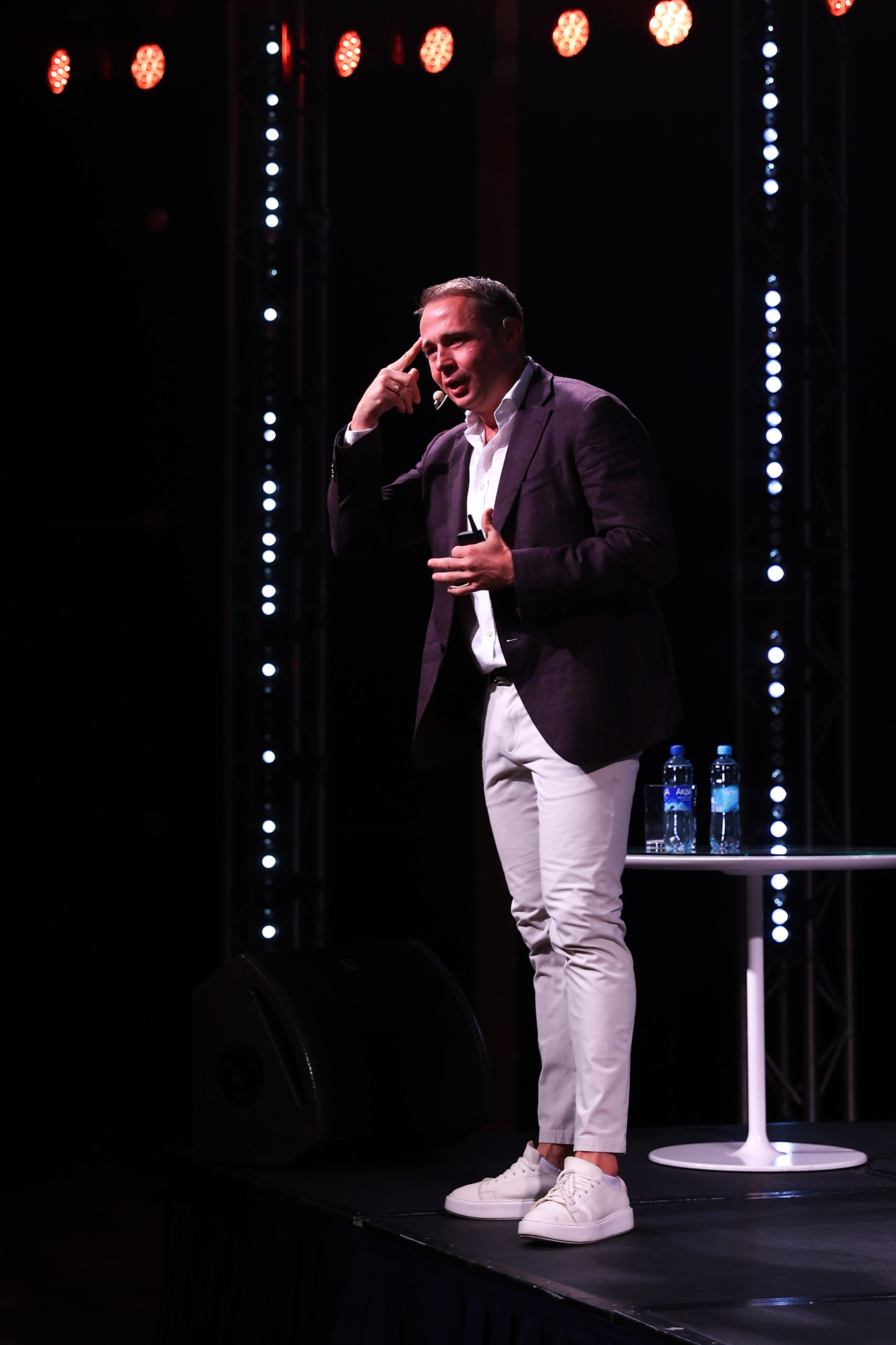 Оскар Хартманн. Business standup тур. Александра, репортажный и событийный фотограф