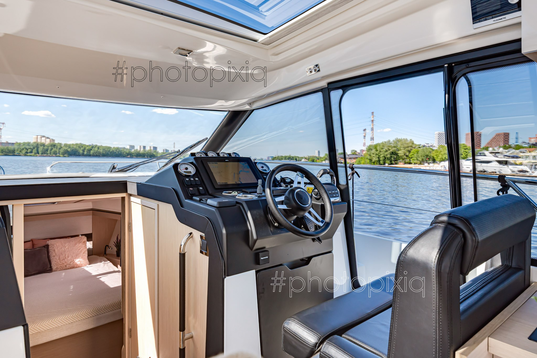Фотосъёмка яхты Jeanneau NC 33 для брокера. Интерьерная съёмка и виртуальные туры — Интерьерный фотограф Кузнецов Сергей (photopixiq)