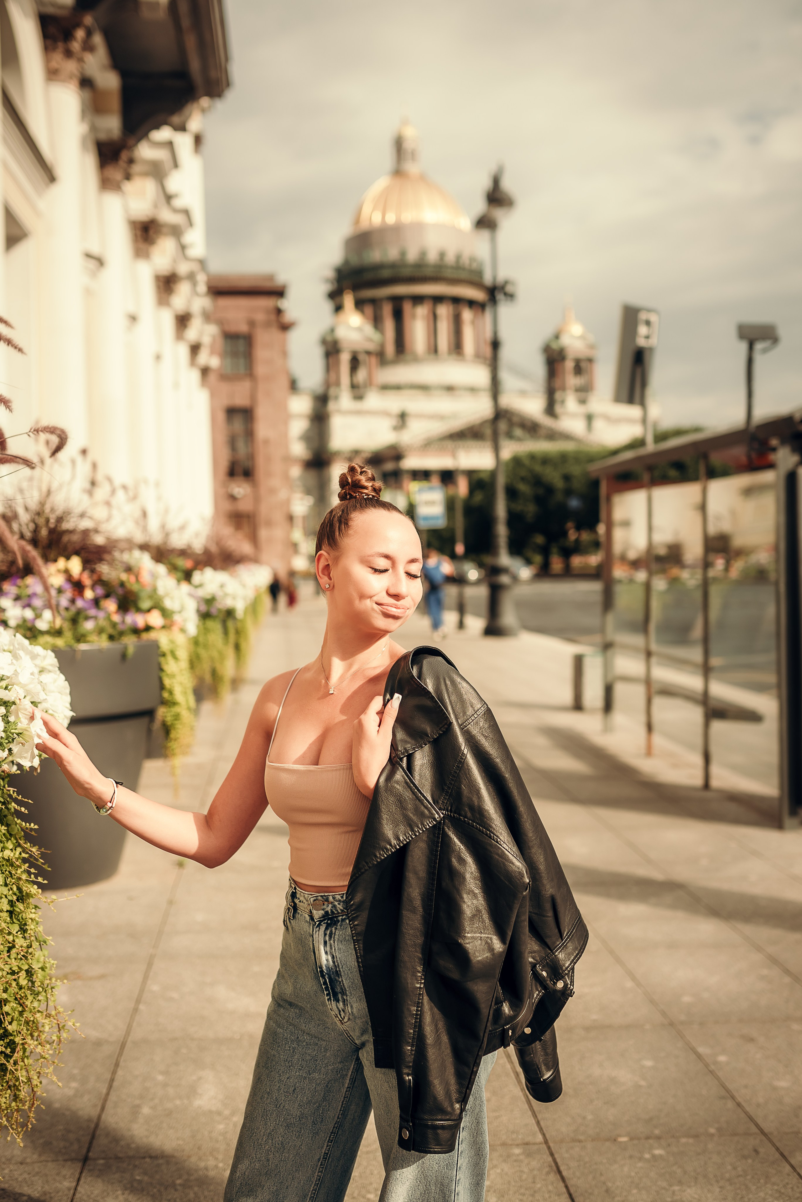 Вика и Никита, летняя фотосессия на Исаакиевской площади. Фотограф в Санкт- Петербурге Мария Золотарь