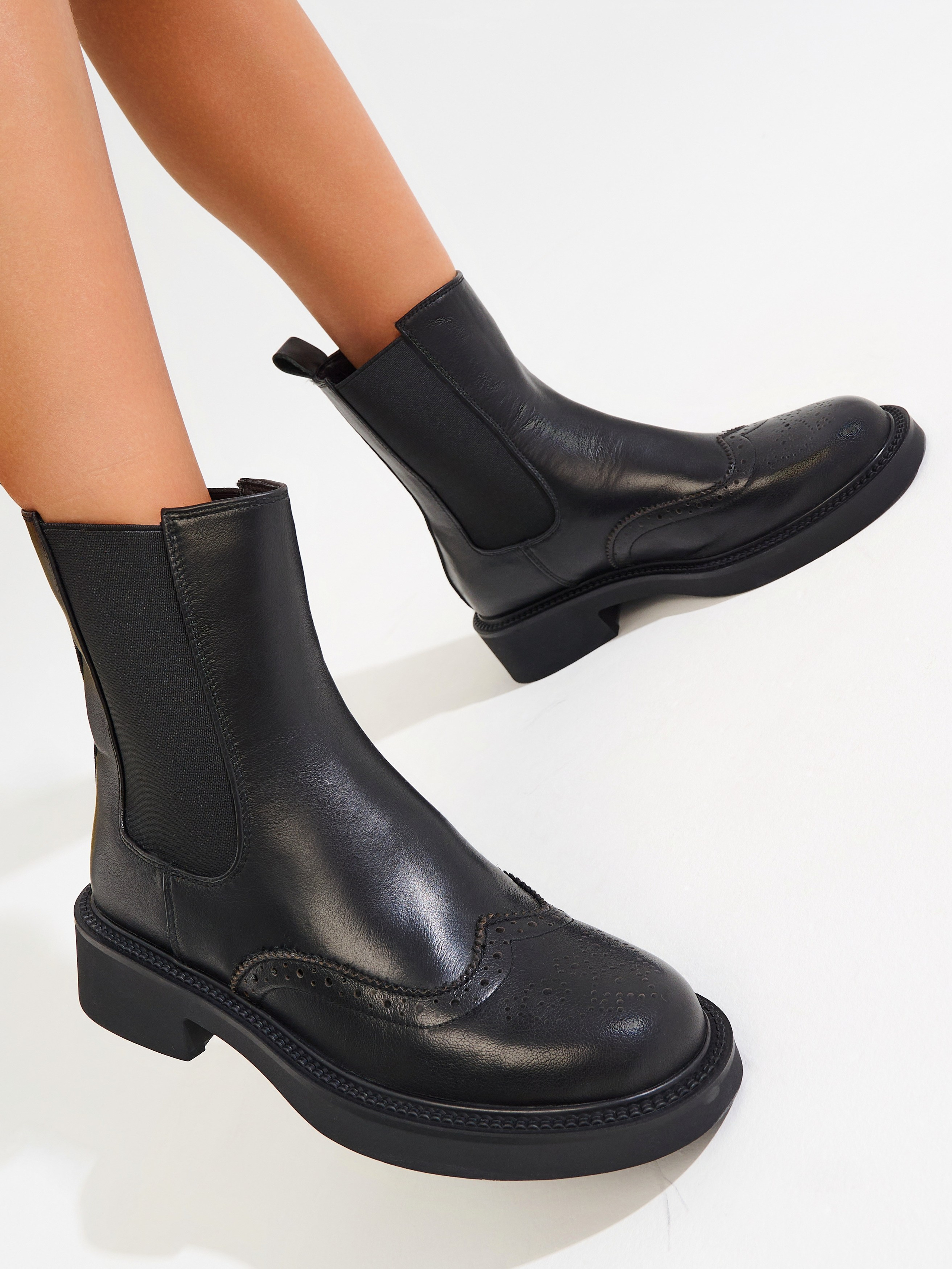 Каталоги на белом фоне. Лучший фотограф для брендов в Москве, съемки для маркетплейсов