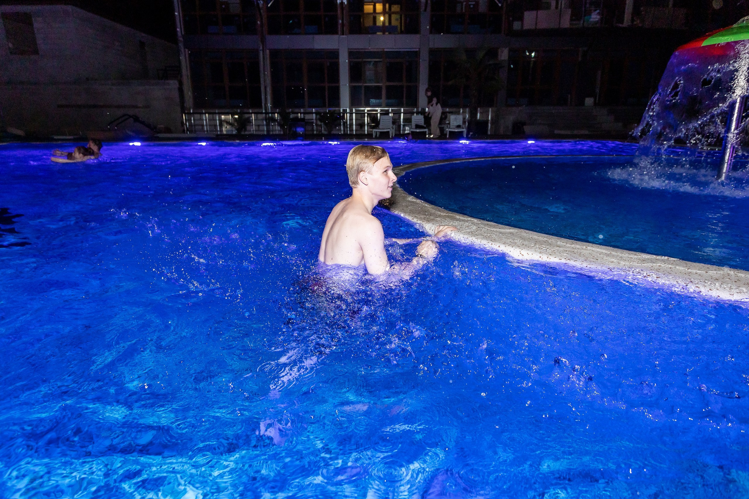 Вручение аттестата и выпускной вечер. Выпускные альбомы Майкоп, Краснодар Елена Золотарева