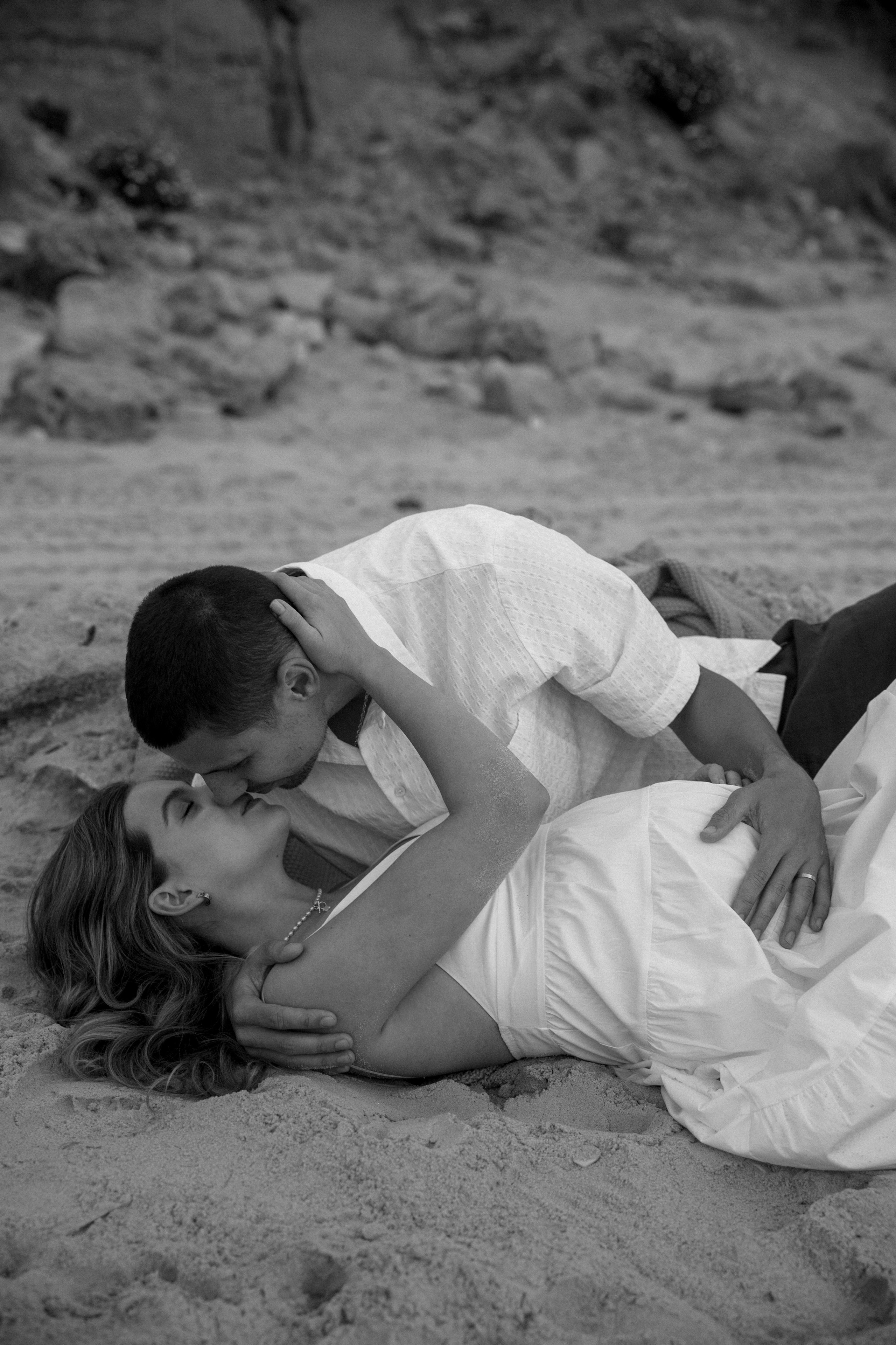 Pregnancy photoshoot near the sea (cloudy weather). Главная