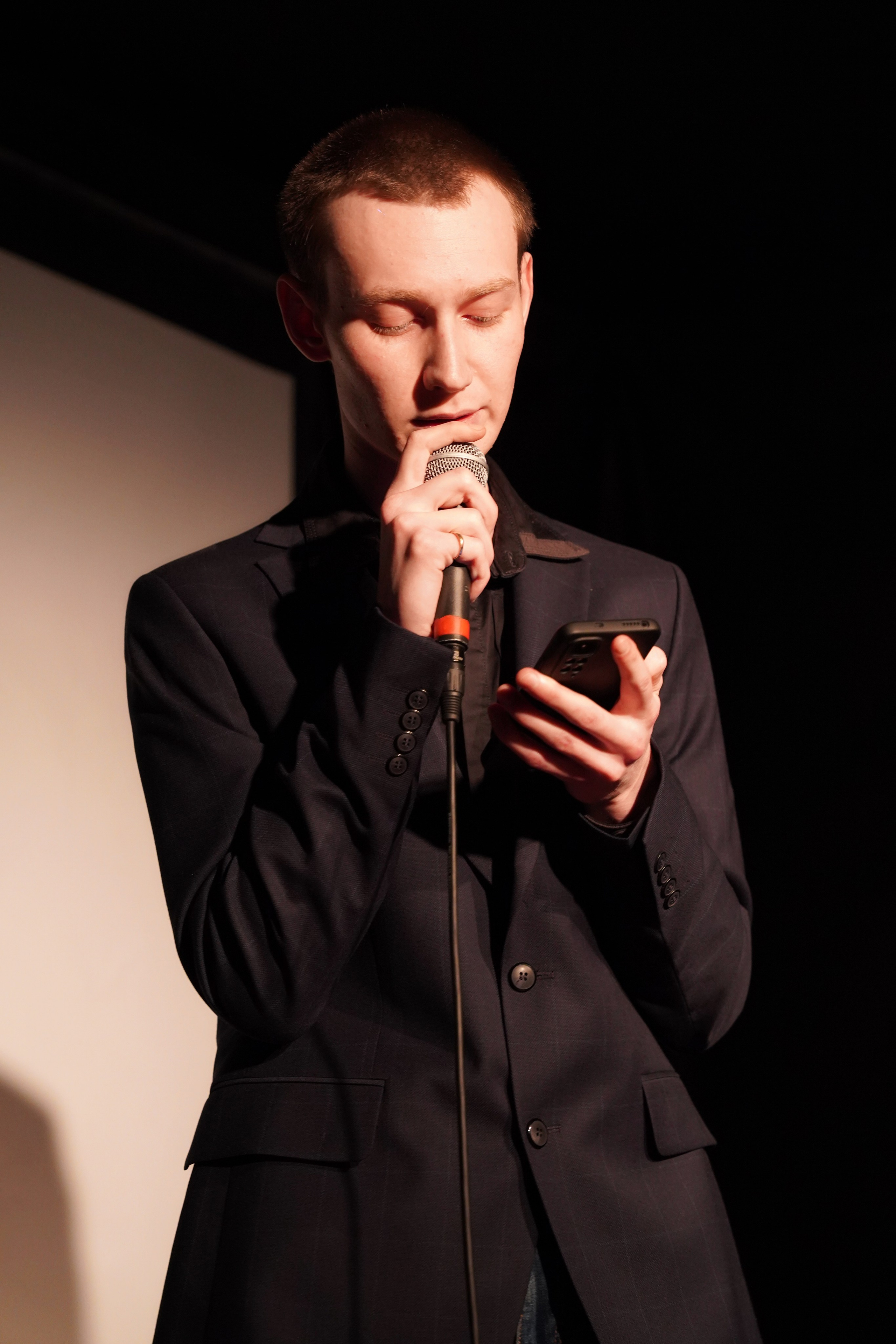 Поэтический вечер в Москве. Репортажный и портретный фотограф в Москве Анастасия Нетунаева