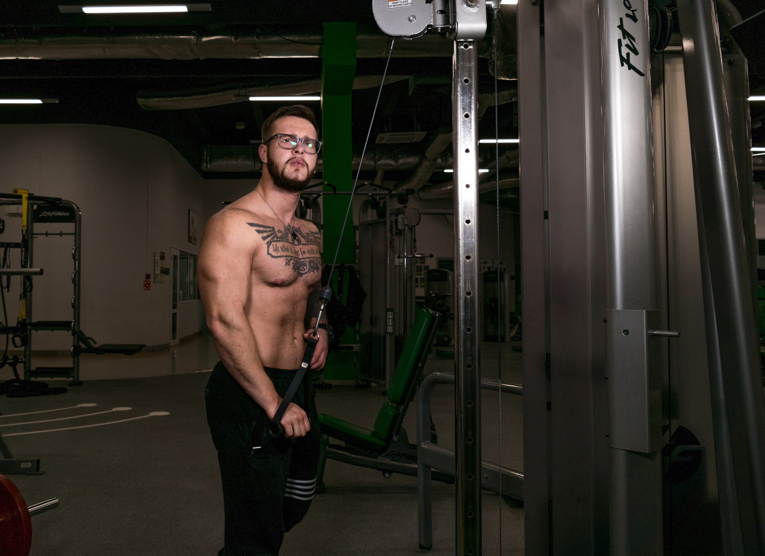 Контент-фотосъемки для экспертов и фитнес тренеров. AI Фотограф Краснодар: мужские и женские фотосессии, стилизация съемки. Нейро-фотосессии онлайн