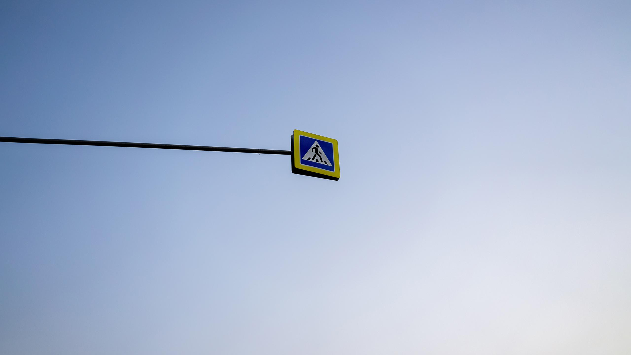 уличное фото дорожный знак пешеходного перехода