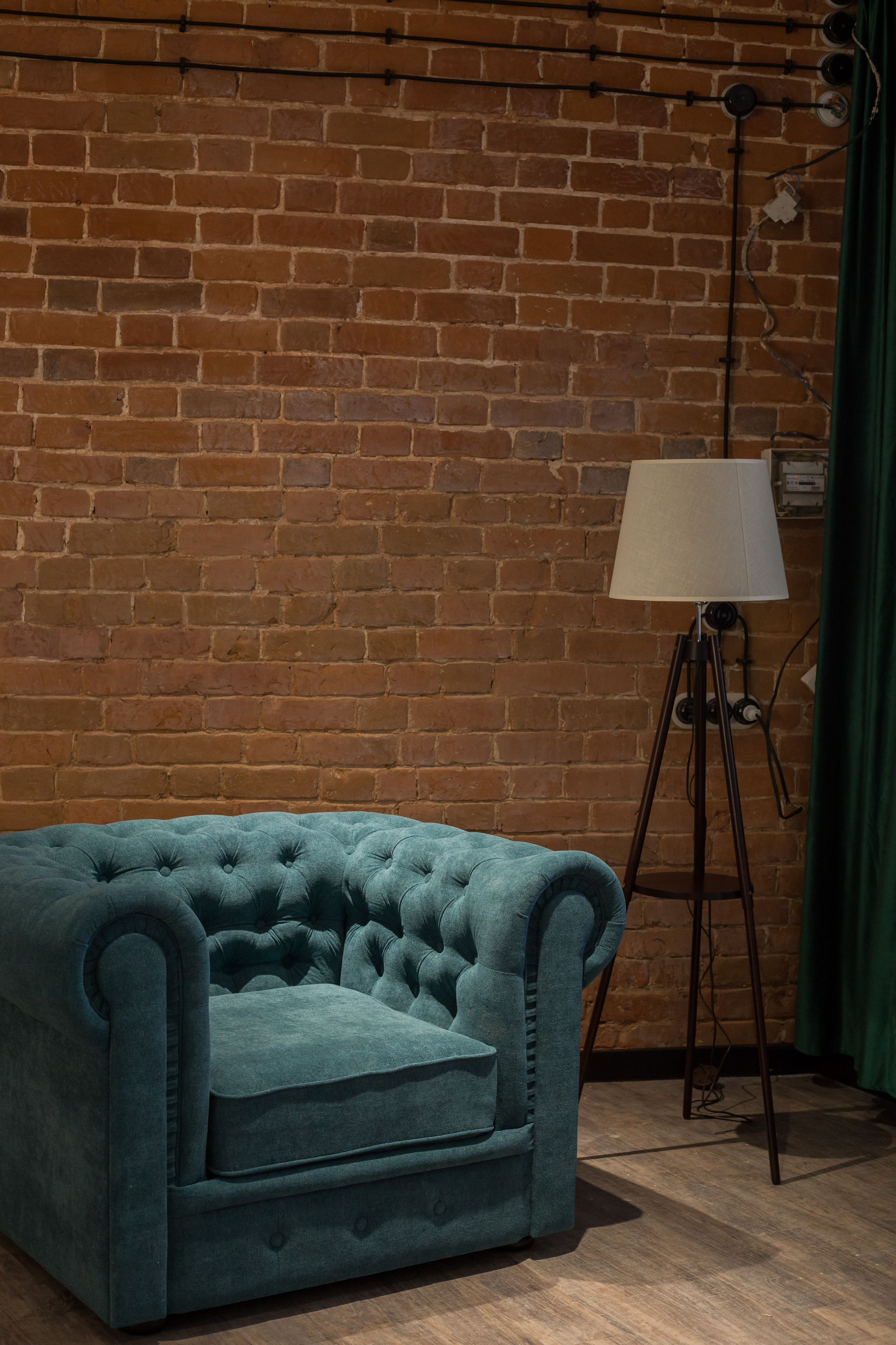 Интерьер офиса. Фотограф в Черногории — семейная фотосессия с детьми, лавстори,