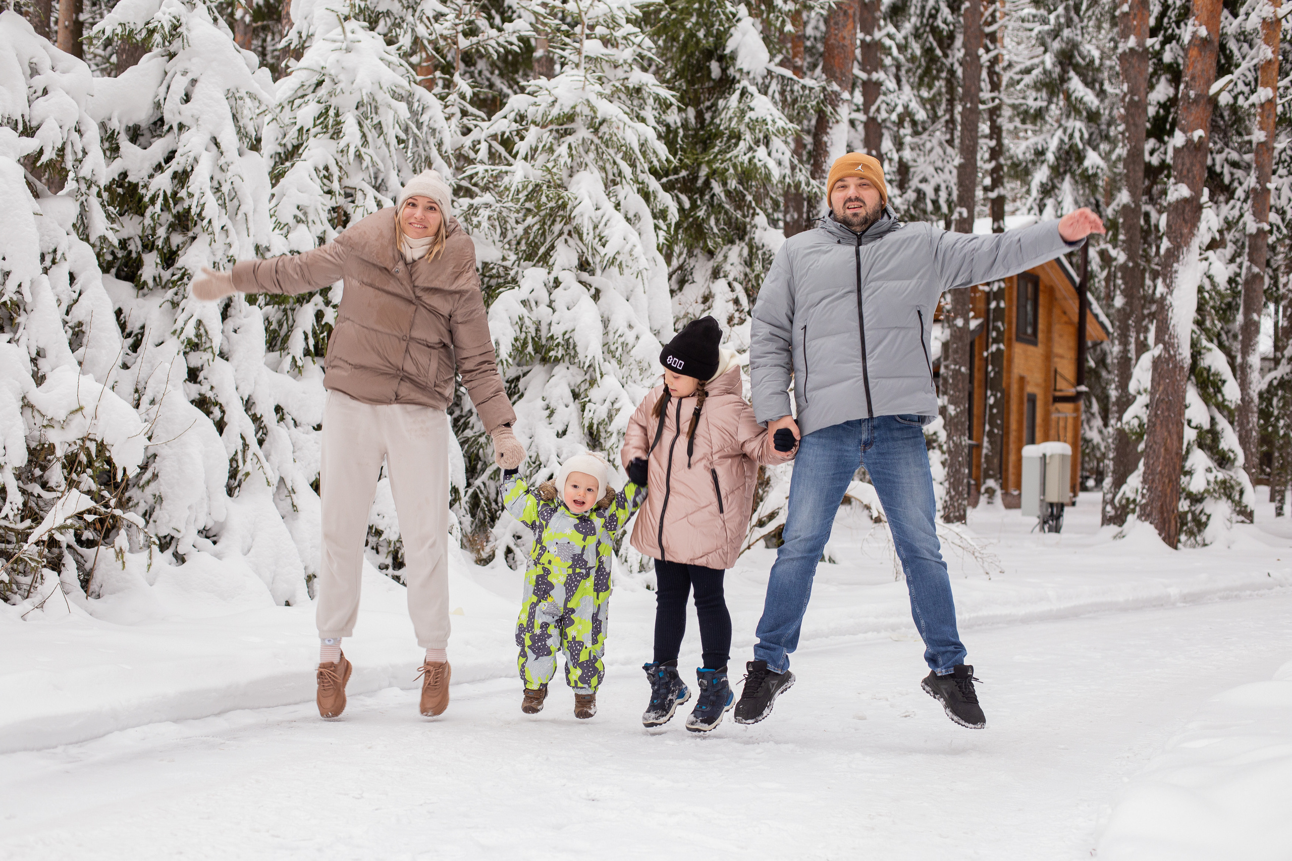 Зимняя фотопрогулка в Изумрудном. Fotograf u Crnoj Gori-porodično fotografisanje sa djecom, lovestory, nekretnine