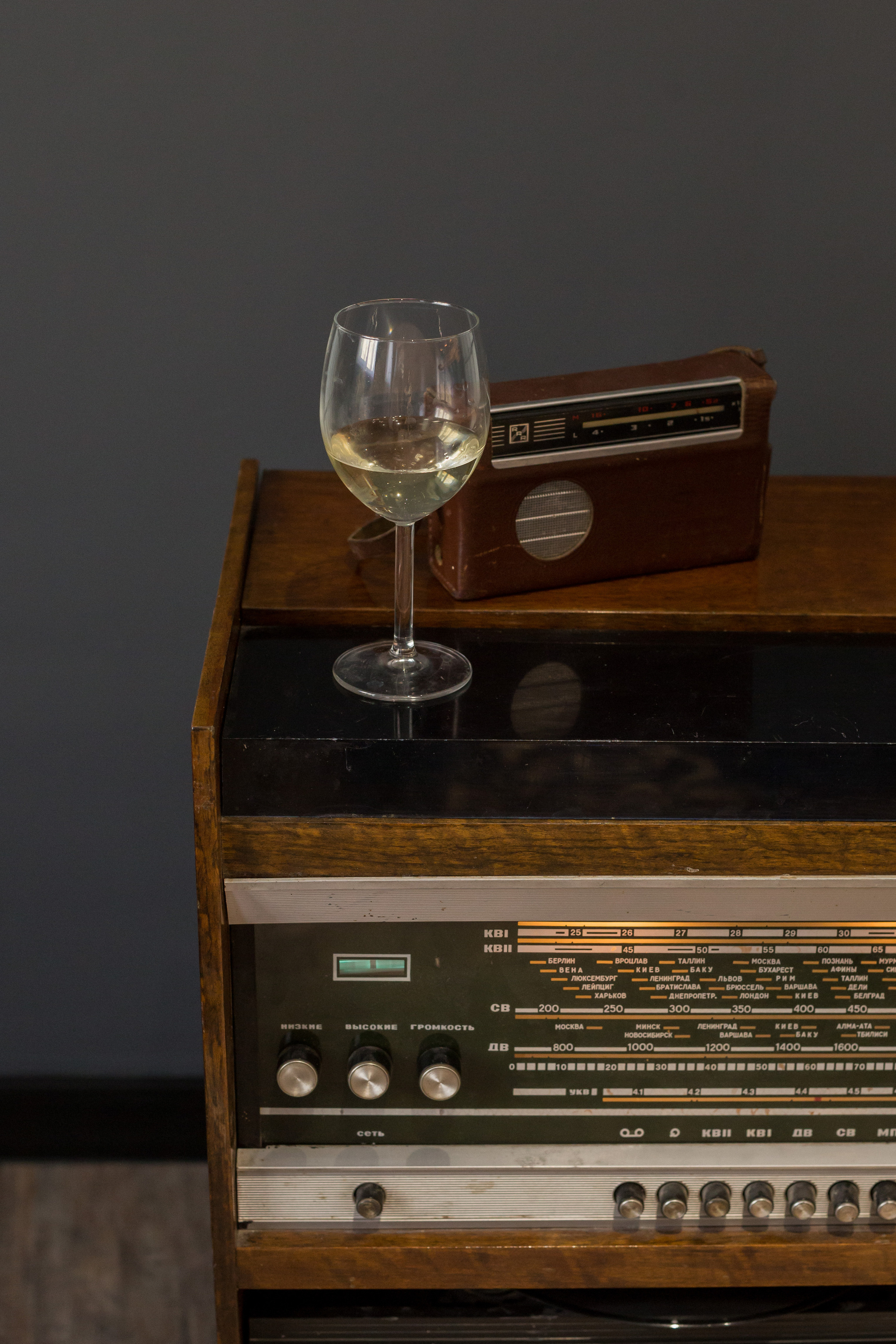 Интерьер офиса. Фотограф в Черногории — семейная фотосессия с детьми, лавстори,