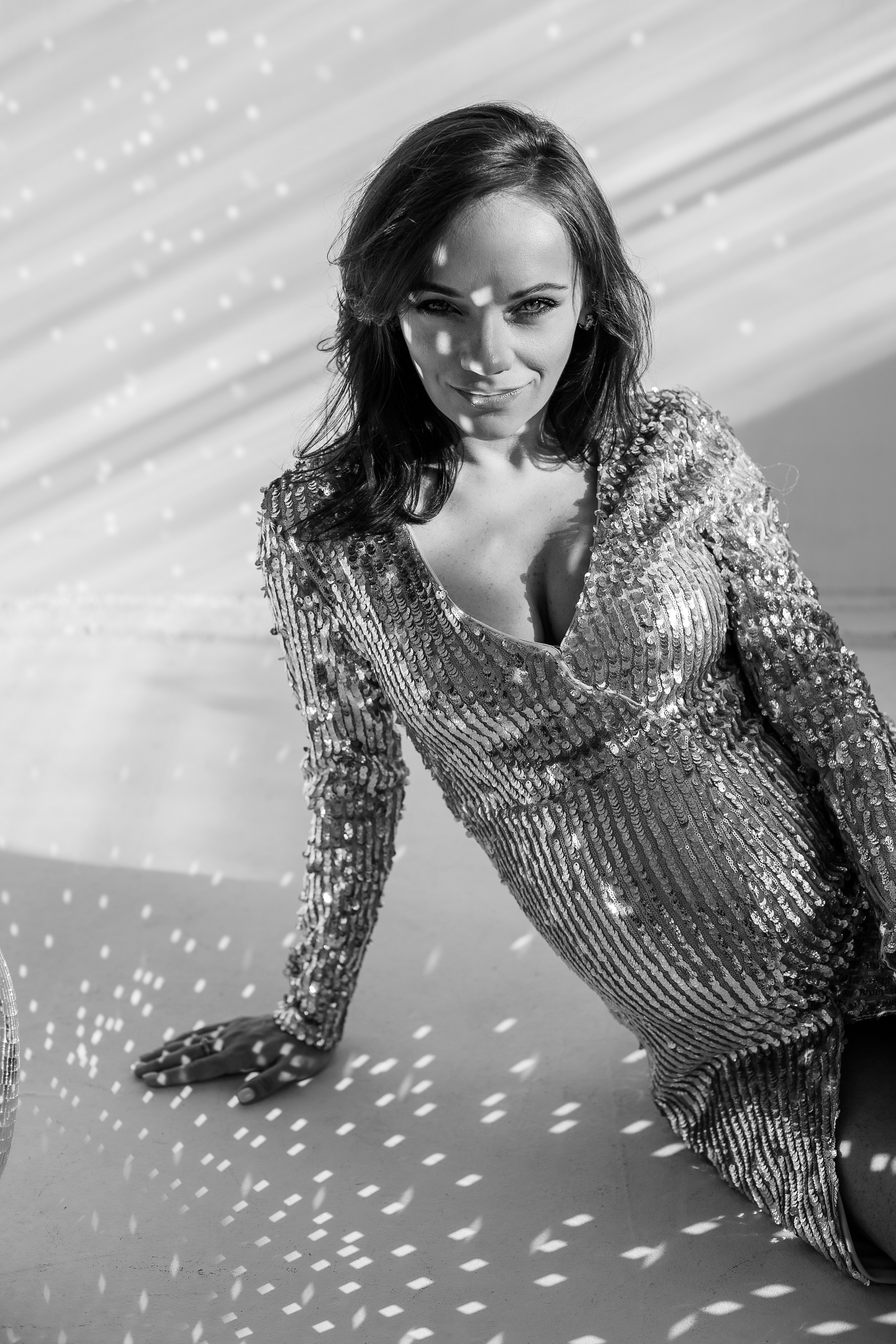 В лучах солнца — фотосессия беременной в студии. Fotograf u Crnoj Gori-porodično fotografisanje sa djecom, lovestory, nekretnine