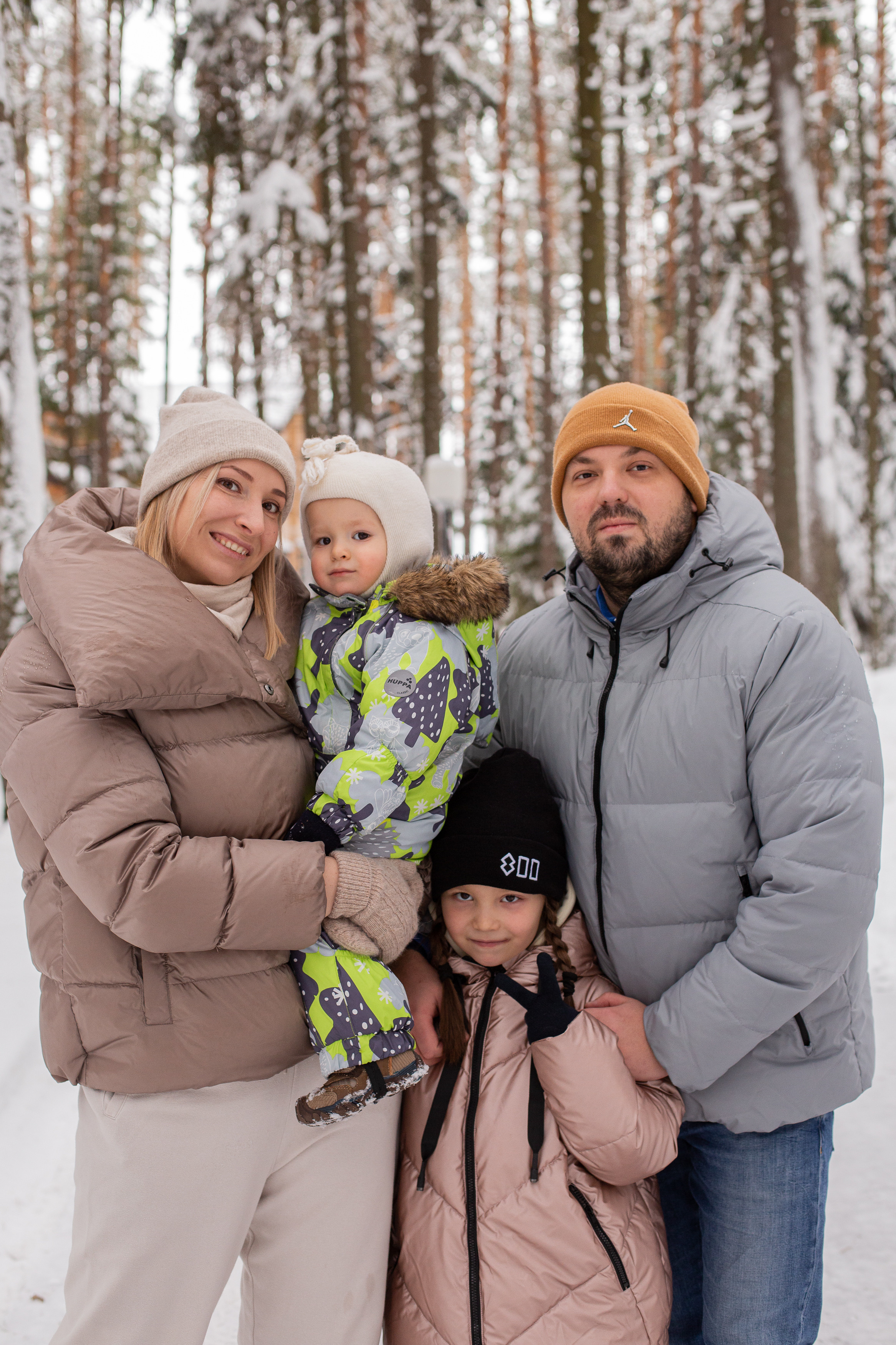 Зимняя фотопрогулка в Изумрудном. Fotograf u Crnoj Gori-porodično fotografisanje sa djecom, lovestory, nekretnine