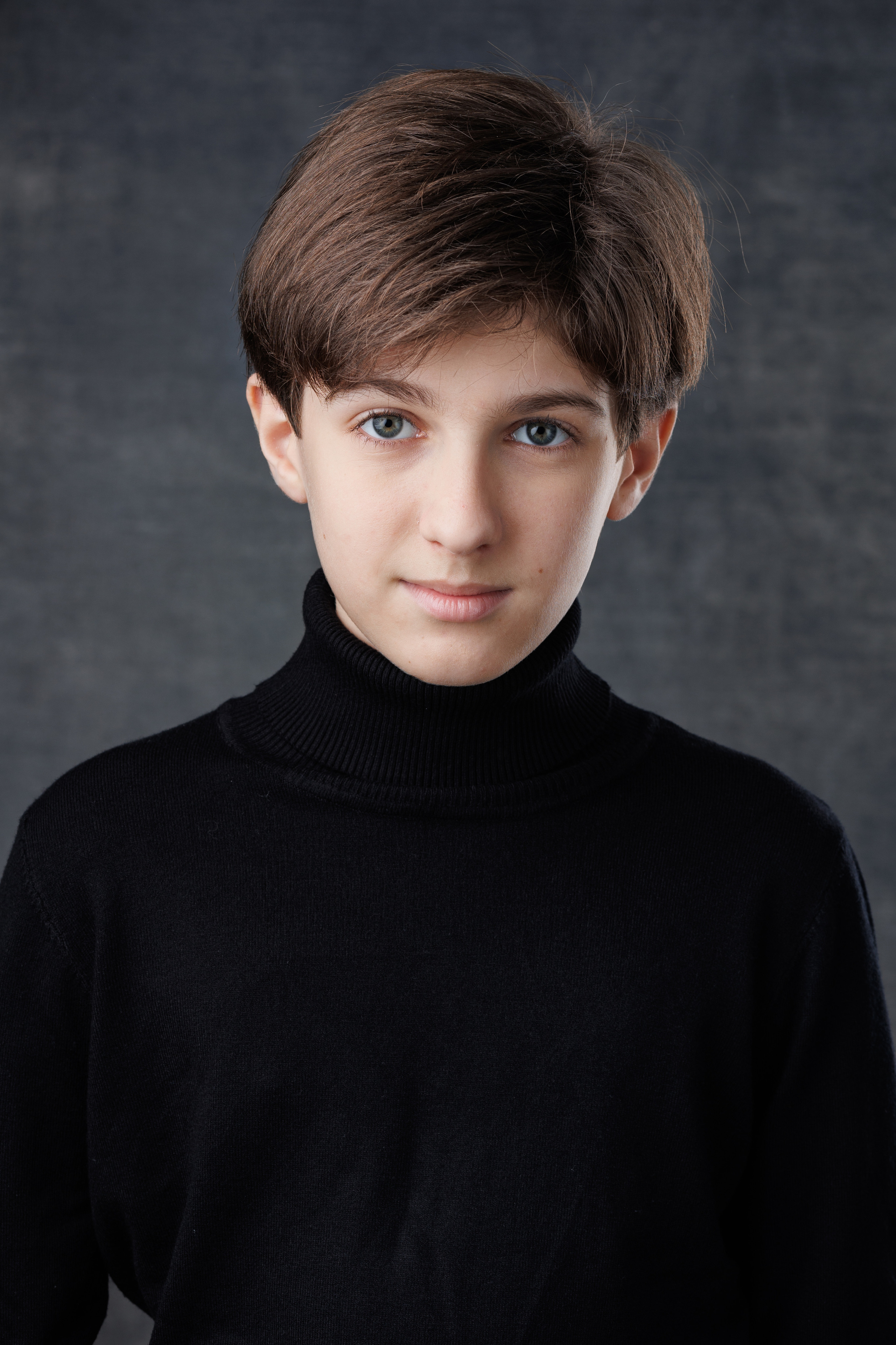 АРТЁМ. Я фотограф из Москвы к Вашим услугам