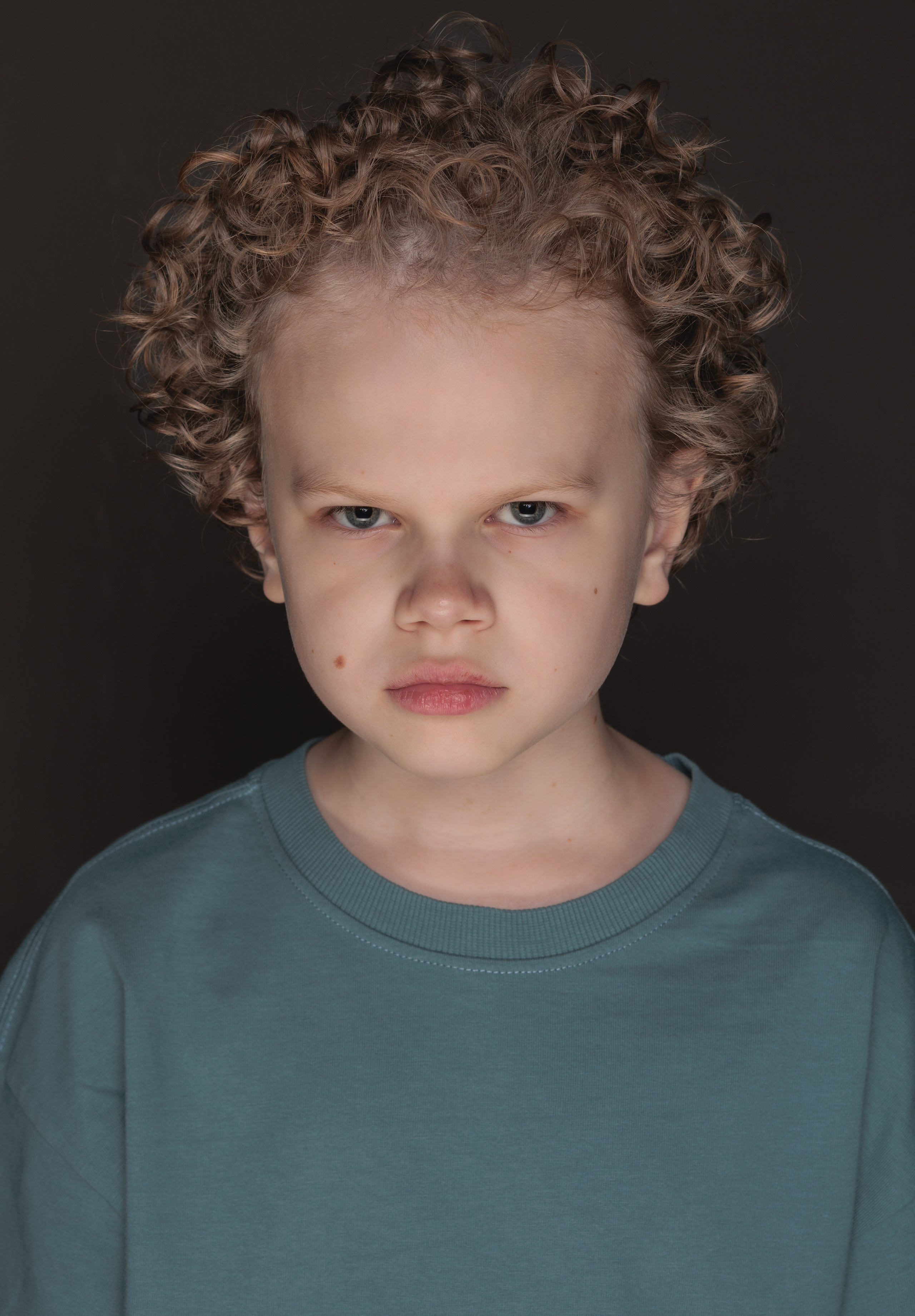 АНДРЕЙ. Я фотограф из Москвы к Вашим услугам